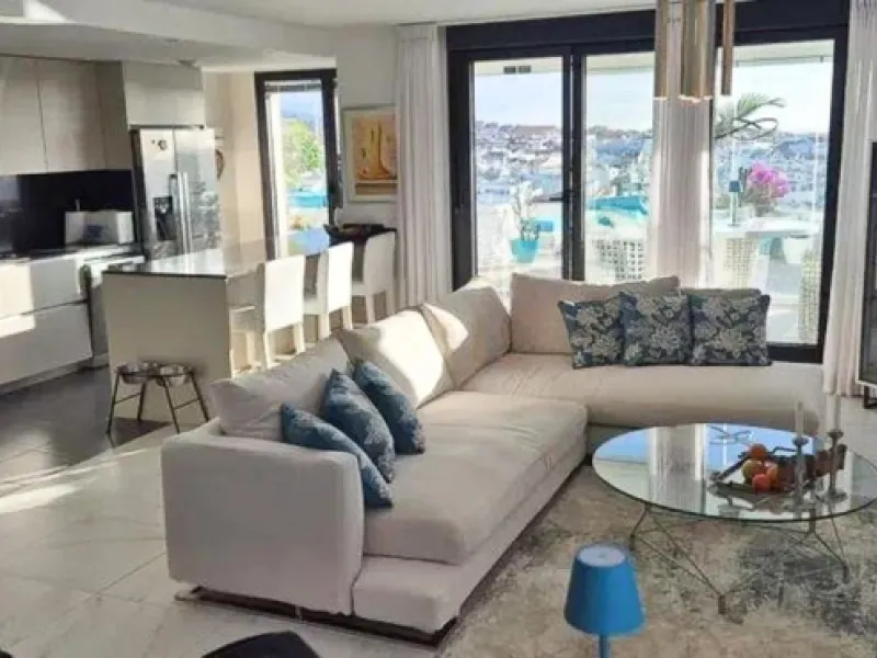 Apartment - Penthouse в продаже в Estepona, Málaga. В доме 2 спален и 2 ванных комнат. Площадь дома 175 м²