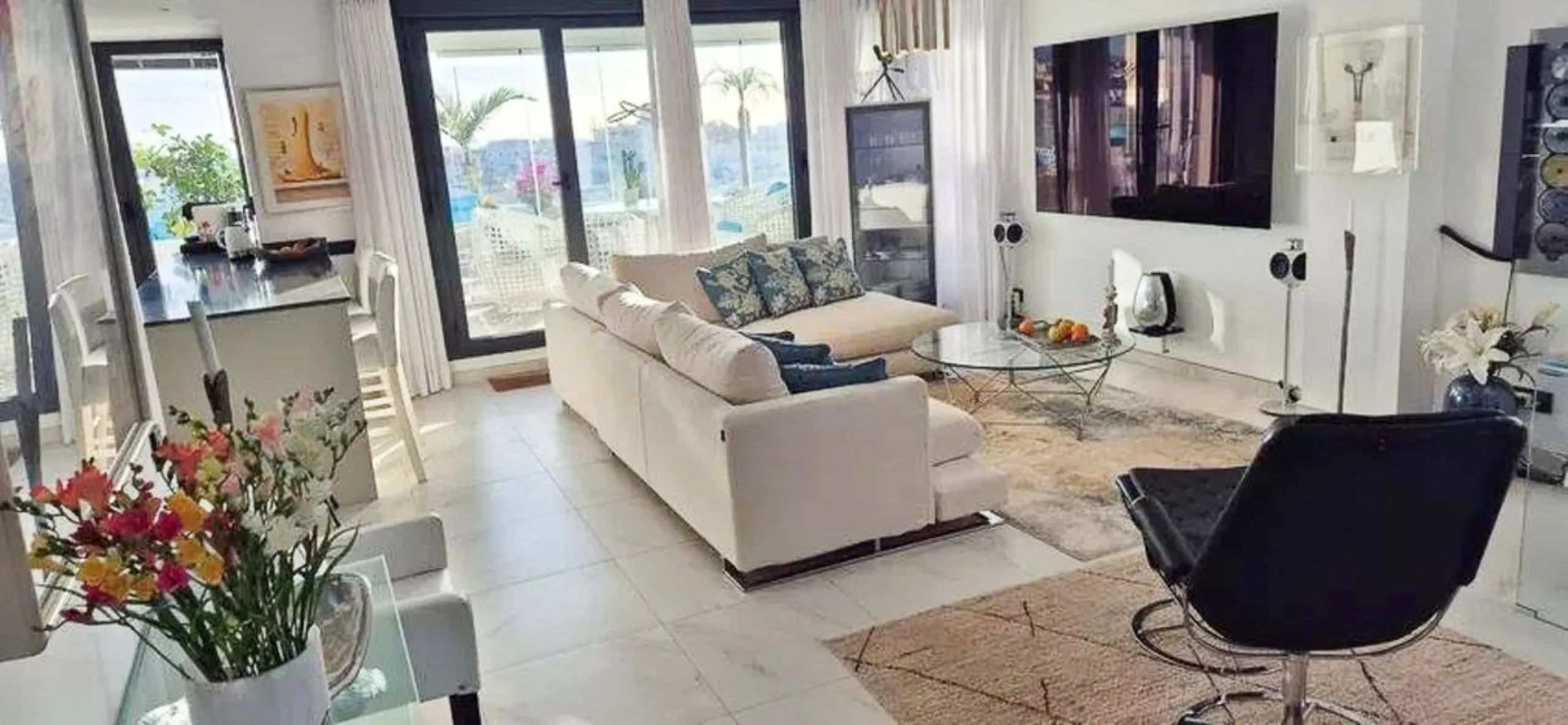 Apartment - Penthouse в продаже в Estepona, Málaga. В доме 2 спален и 2 ванных комнат. Площадь дома 175 м²