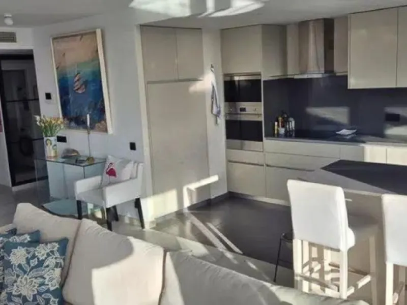 Apartment - Penthouse в продаже в Estepona, Málaga. В доме 2 спален и 2 ванных комнат. Площадь дома 175 м²