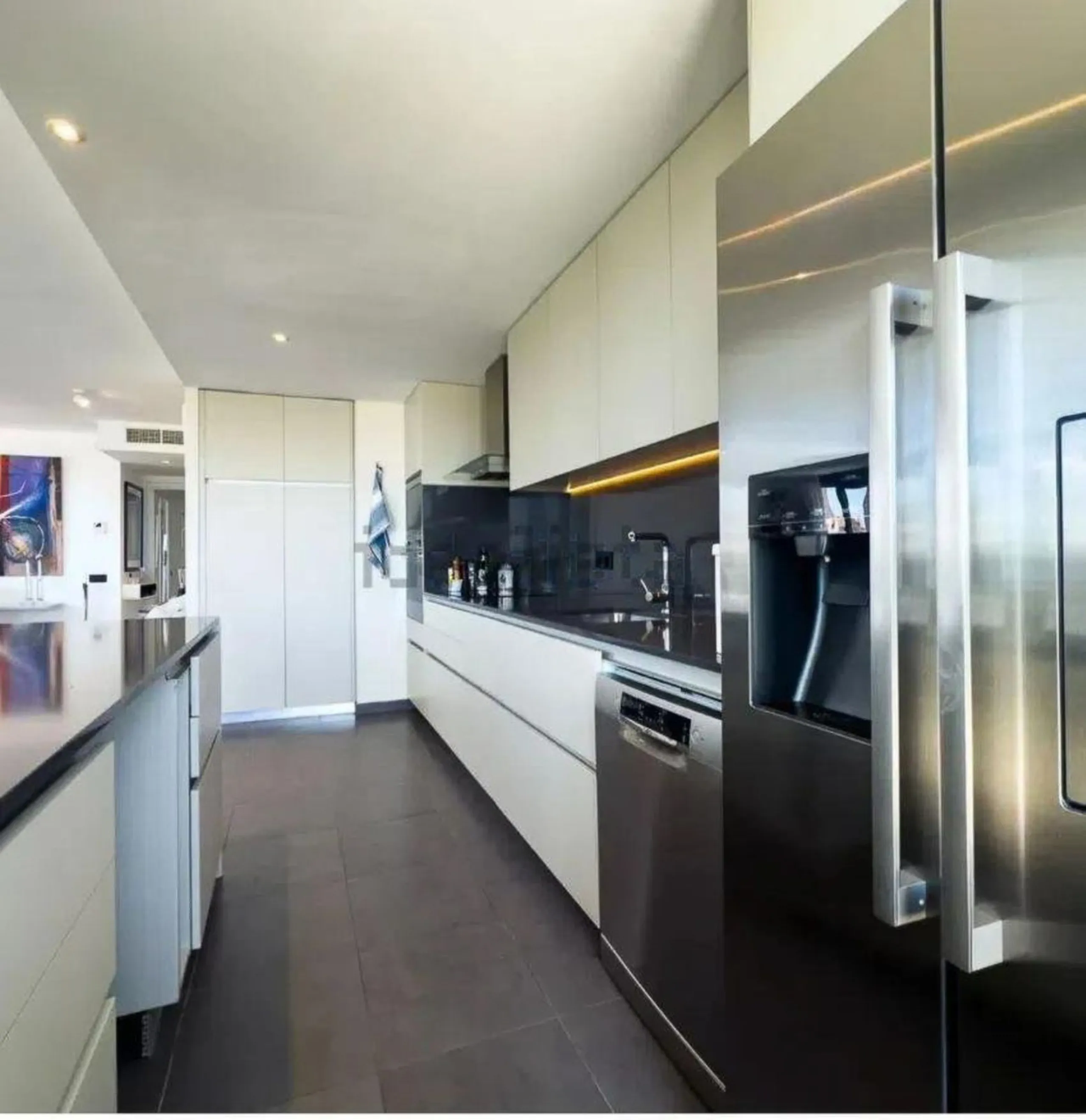 Apartment - Penthouse в продаже в Estepona, Málaga. В доме 2 спален и 2 ванных комнат. Площадь дома 175 м²