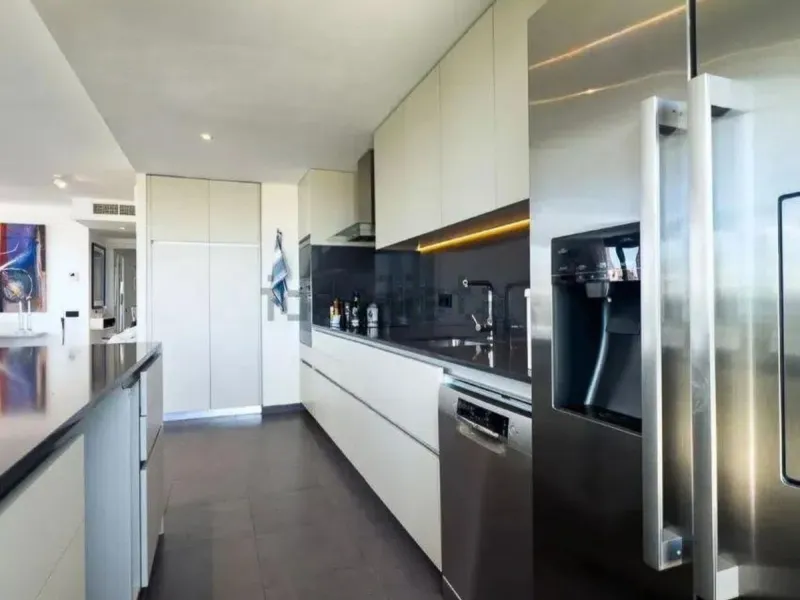 Apartment - Penthouse в продаже в Estepona, Málaga. В доме 2 спален и 2 ванных комнат. Площадь дома 175 м²