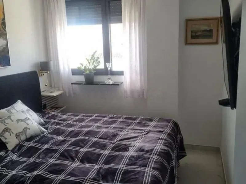 Apartment - Penthouse в продаже в Estepona, Málaga. В доме 2 спален и 2 ванных комнат. Площадь дома 175 м²
