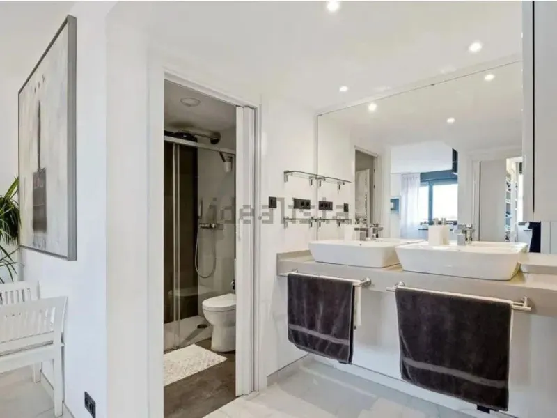 Apartment - Penthouse в продаже в Estepona, Málaga. В доме 2 спален и 2 ванных комнат. Площадь дома 175 м²