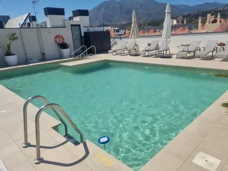 Apartment - Penthouse в продаже в Estepona, Málaga. В доме 2 спален и 2 ванных комнат. Площадь дома 175 м²