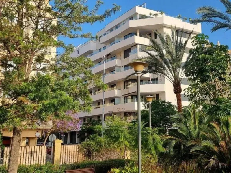Apartment - Penthouse в продаже в Estepona, Málaga. В доме 2 спален и 2 ванных комнат. Площадь дома 175 м²
