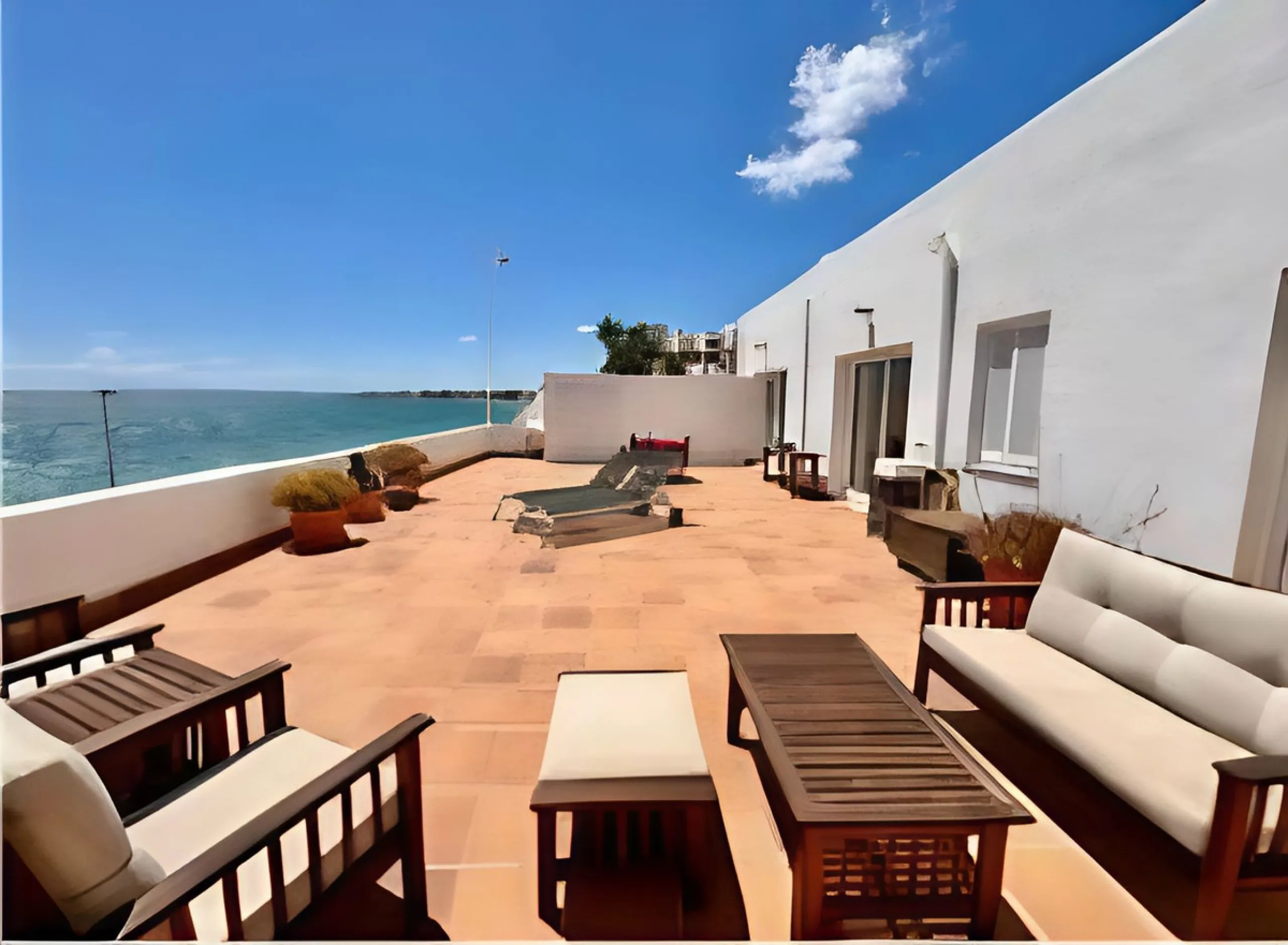 For sale: an iconic beachfront restaurant-chiringuito located literally on the shores of the Mediterranean in Estepona. A true jewel of the Costa del Sol, offering completely unobstructed sea views in one of the most sought-after areas of the coastline.