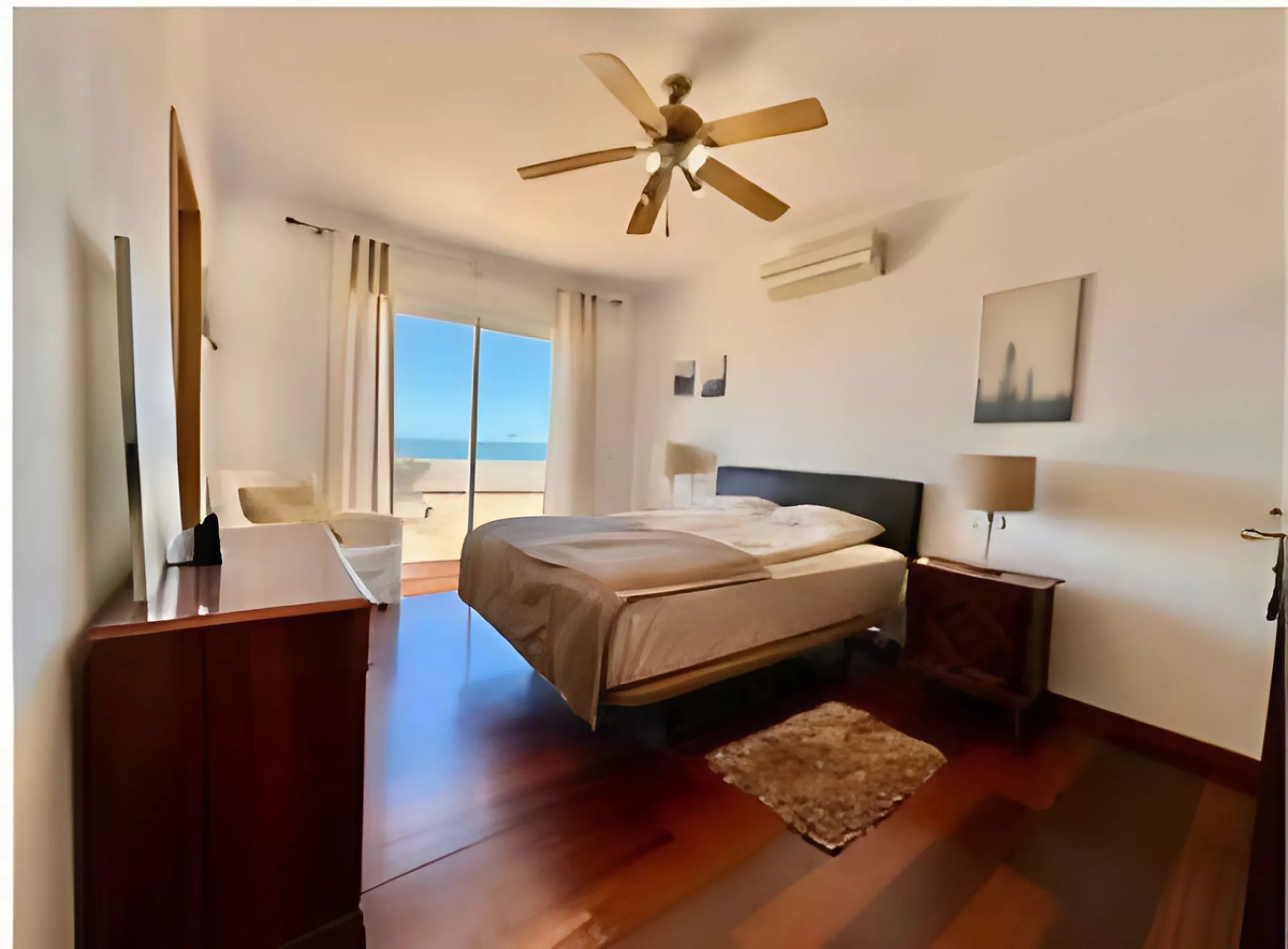 For sale: an iconic beachfront restaurant-chiringuito located literally on the shores of the Mediterranean in Estepona. A true jewel of the Costa del Sol, offering completely unobstructed sea views in one of the most sought-after areas of the coastline.