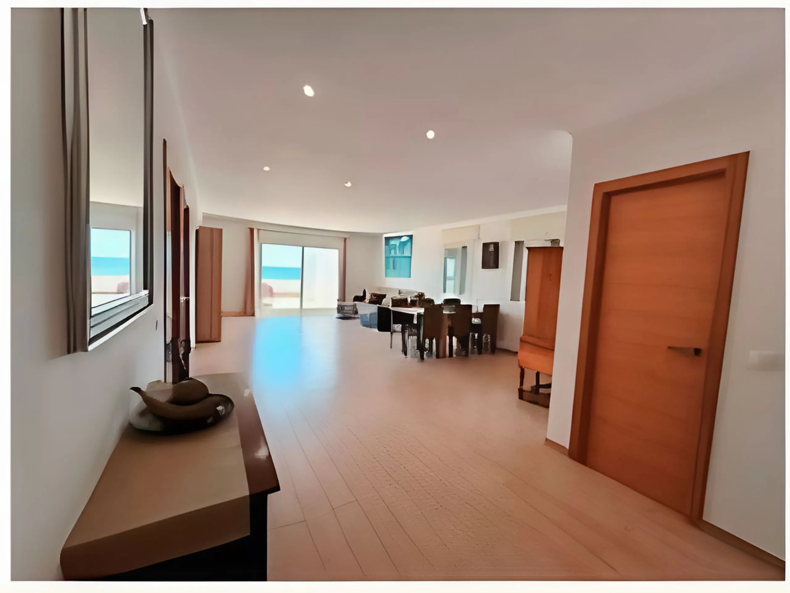 For sale: an iconic beachfront restaurant-chiringuito located literally on the shores of the Mediterranean in Estepona. A true jewel of the Costa del Sol, offering completely unobstructed sea views in one of the most sought-after areas of the coastline.