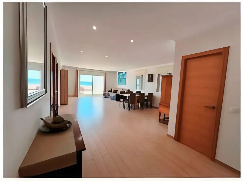 For sale: an iconic beachfront restaurant-chiringuito located literally on the shores of the Mediterranean in Estepona. A true jewel of the Costa del Sol, offering completely unobstructed sea views in one of the most sought-after areas of the coastline.
