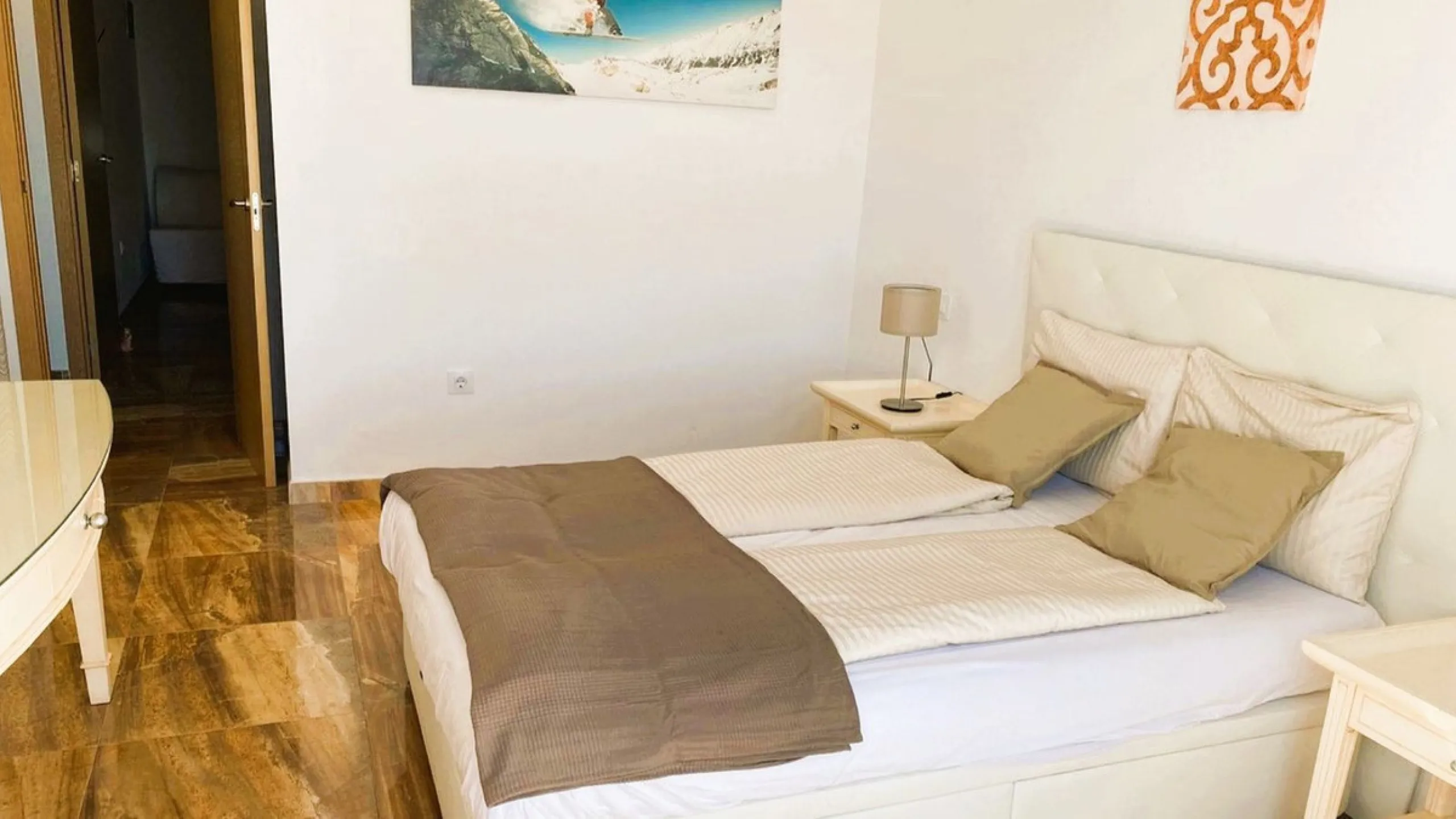 For sale: an iconic beachfront restaurant-chiringuito located literally on the shores of the Mediterranean in Estepona. A true jewel of the Costa del Sol, offering completely unobstructed sea views in one of the most sought-after areas of the coastline.