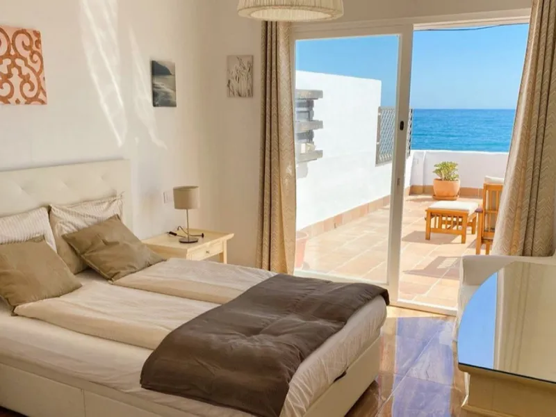 For sale: an iconic beachfront restaurant-chiringuito located literally on the shores of the Mediterranean in Estepona. A true jewel of the Costa del Sol, offering completely unobstructed sea views in one of the most sought-after areas of the coastline.