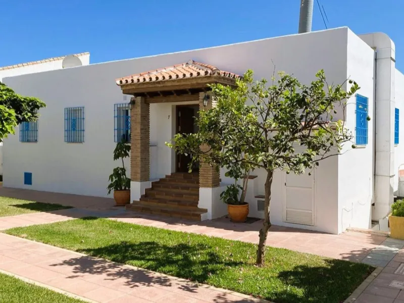 For sale: an iconic beachfront restaurant-chiringuito located literally on the shores of the Mediterranean in Estepona. A true jewel of the Costa del Sol, offering completely unobstructed sea views in one of the most sought-after areas of the coastline.