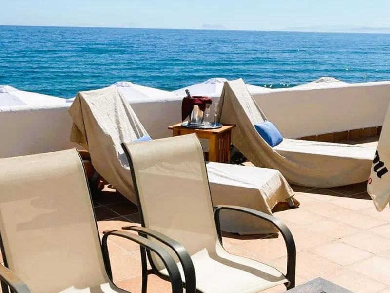For sale: an iconic beachfront restaurant-chiringuito located literally on the shores of the Mediterranean in Estepona. A true jewel of the Costa del Sol, offering completely unobstructed sea views in one of the most sought-after areas of the coastline.