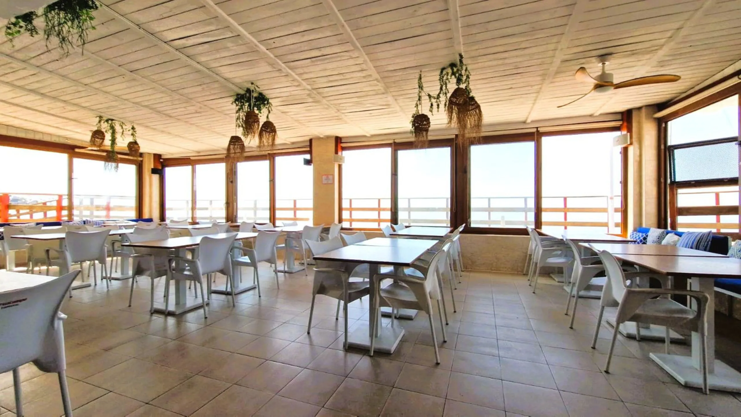 For sale: an iconic beachfront restaurant-chiringuito located literally on the shores of the Mediterranean in Estepona. A true jewel of the Costa del Sol, offering completely unobstructed sea views in one of the most sought-after areas of the coastline.