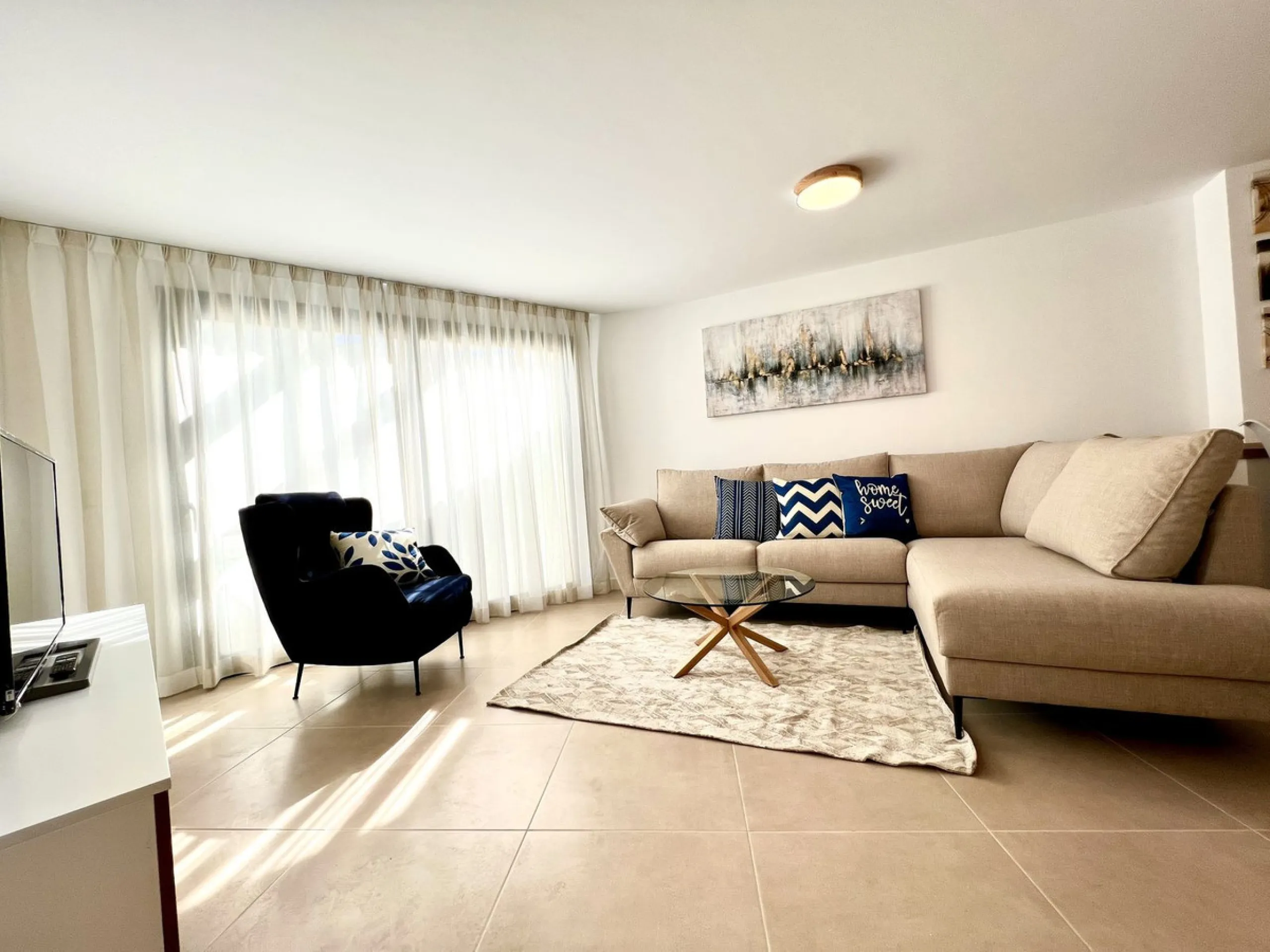 EL PARAISO-Residencial Agra: a beautifully furnished, newly built three-bedroom, three-bathroom townhouse. Located in a secure gated complex with access to a well-maintained community pool, this modern home offers comfort and convenience. It features a sp