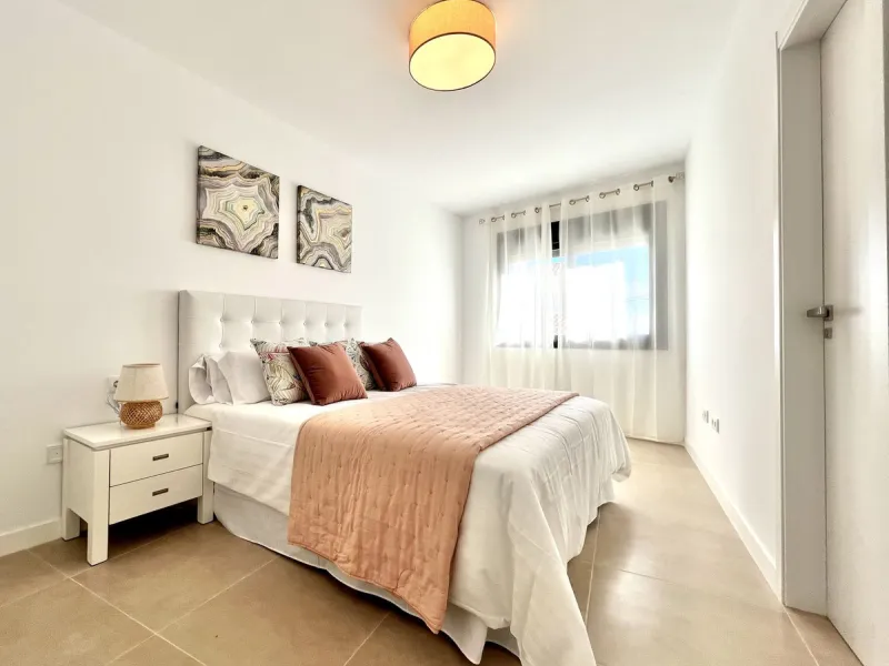 EL PARAISO-Residencial Agra: a beautifully furnished, newly built three-bedroom, three-bathroom townhouse. Located in a secure gated complex with access to a well-maintained community pool, this modern home offers comfort and convenience. It features a sp