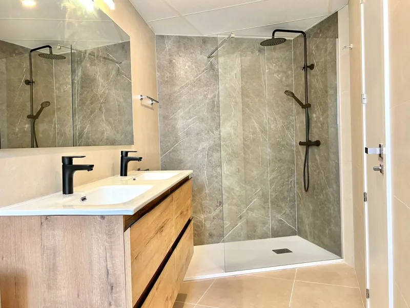 EL PARAISO-Residencial Agra: a beautifully furnished, newly built three-bedroom, three-bathroom townhouse. Located in a secure gated complex with access to a well-maintained community pool, this modern home offers comfort and convenience. It features a sp