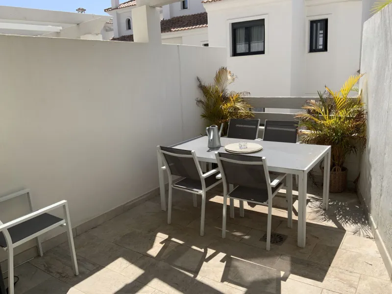 EL PARAISO-Residencial Agra: a beautifully furnished, newly built three-bedroom, three-bathroom townhouse. Located in a secure gated complex with access to a well-maintained community pool, this modern home offers comfort and convenience. It features a sp