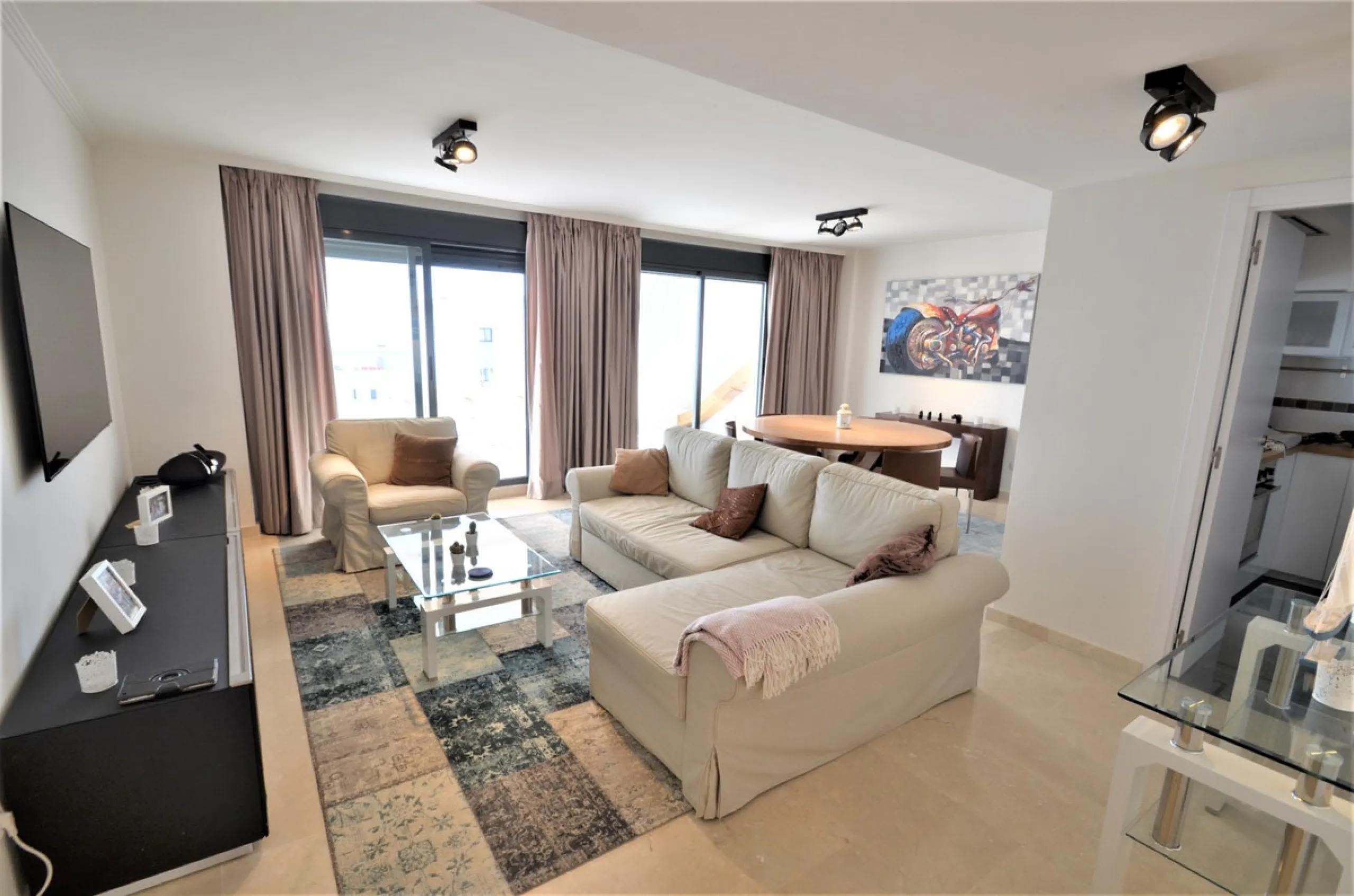 Magnificent PENTHOUSE with LARGE TERRACE and SOLARIUM. Facing southeast, this stunning property enjoys WONDERFUL SEA and GOLF VIEWS. Located in a well-maintained urbanization, it sits in one of the most sought-after areas, surrounded by prestigious golf c