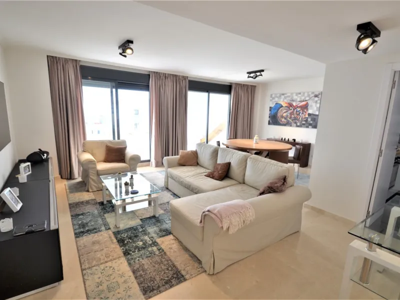 Magnificent PENTHOUSE with LARGE TERRACE and SOLARIUM. Facing southeast, this stunning property enjoys WONDERFUL SEA and GOLF VIEWS. Located in a well-maintained urbanization, it sits in one of the most sought-after areas, surrounded by prestigious golf c