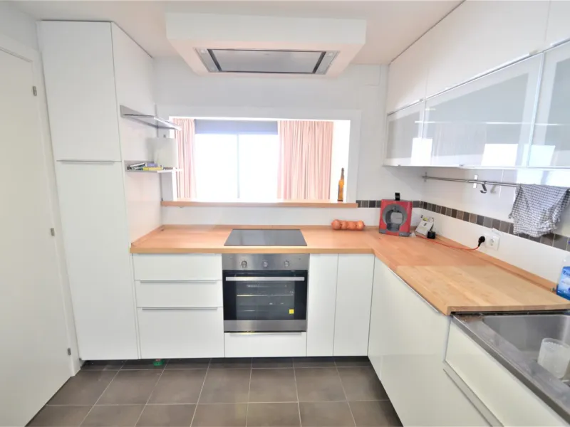 Magnificent PENTHOUSE with LARGE TERRACE and SOLARIUM. Facing southeast, this stunning property enjoys WONDERFUL SEA and GOLF VIEWS. Located in a well-maintained urbanization, it sits in one of the most sought-after areas, surrounded by prestigious golf c