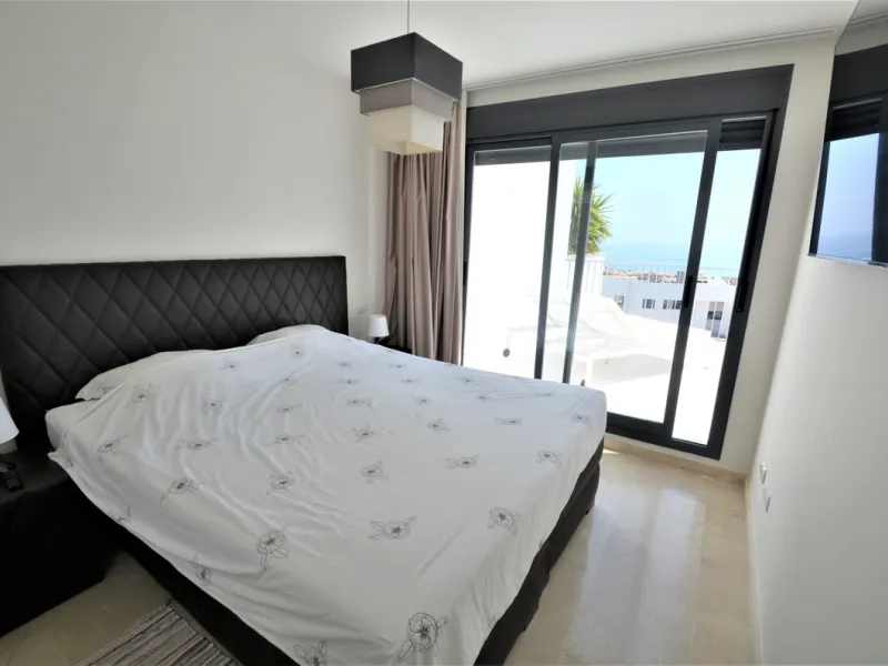 Magnificent PENTHOUSE with LARGE TERRACE and SOLARIUM. Facing southeast, this stunning property enjoys WONDERFUL SEA and GOLF VIEWS. Located in a well-maintained urbanization, it sits in one of the most sought-after areas, surrounded by prestigious golf c
