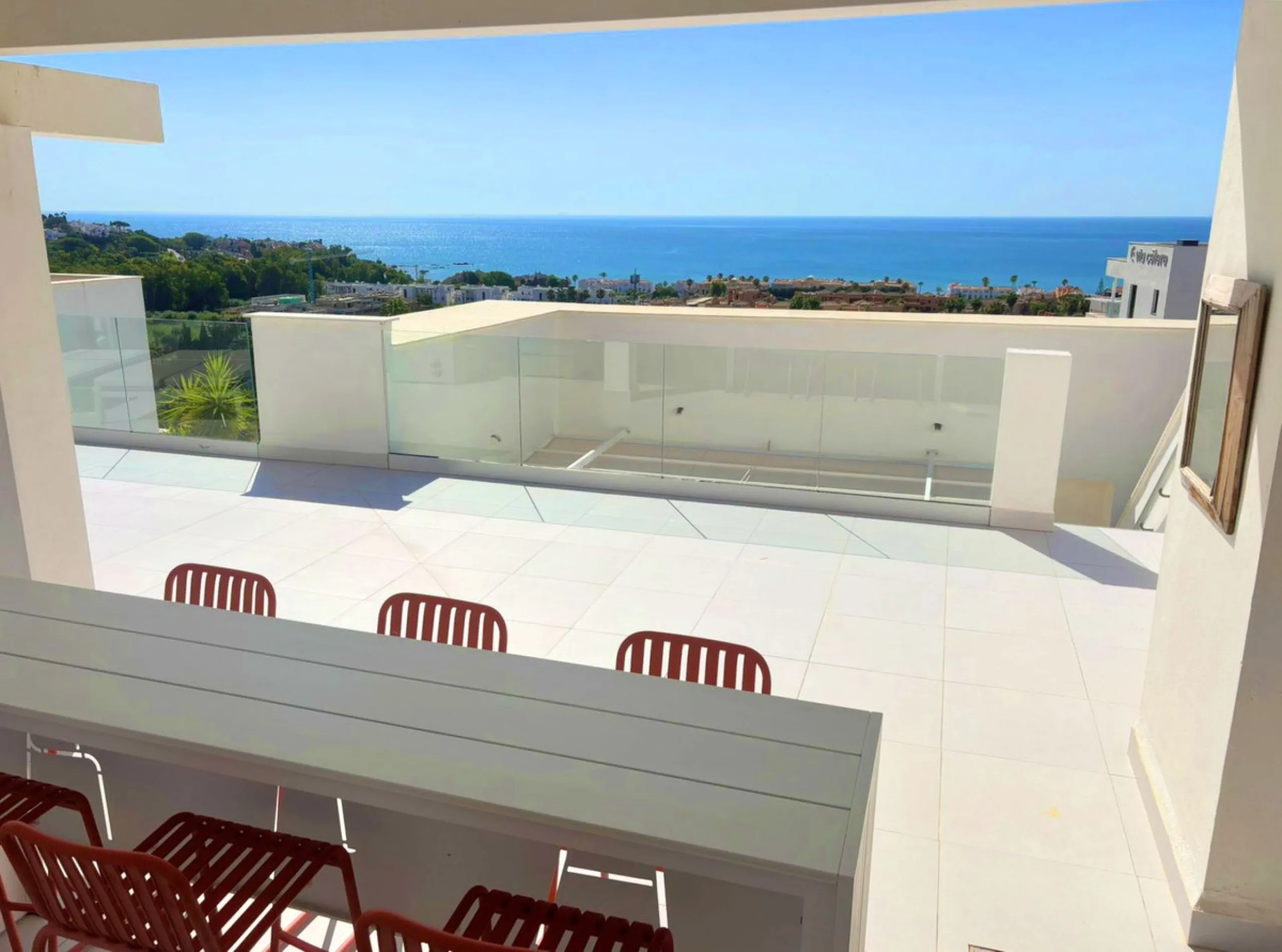 Magnificent PENTHOUSE with LARGE TERRACE and SOLARIUM. Facing southeast, this stunning property enjoys WONDERFUL SEA and GOLF VIEWS. Located in a well-maintained urbanization, it sits in one of the most sought-after areas, surrounded by prestigious golf c
