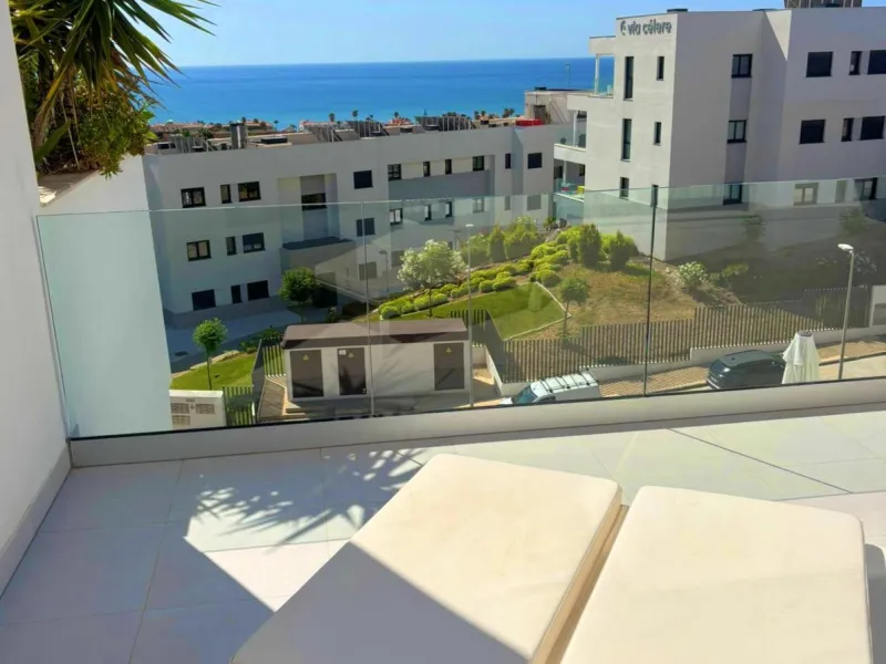 Magnificent PENTHOUSE with LARGE TERRACE and SOLARIUM. Facing southeast, this stunning property enjoys WONDERFUL SEA and GOLF VIEWS. Located in a well-maintained urbanization, it sits in one of the most sought-after areas, surrounded by prestigious golf c