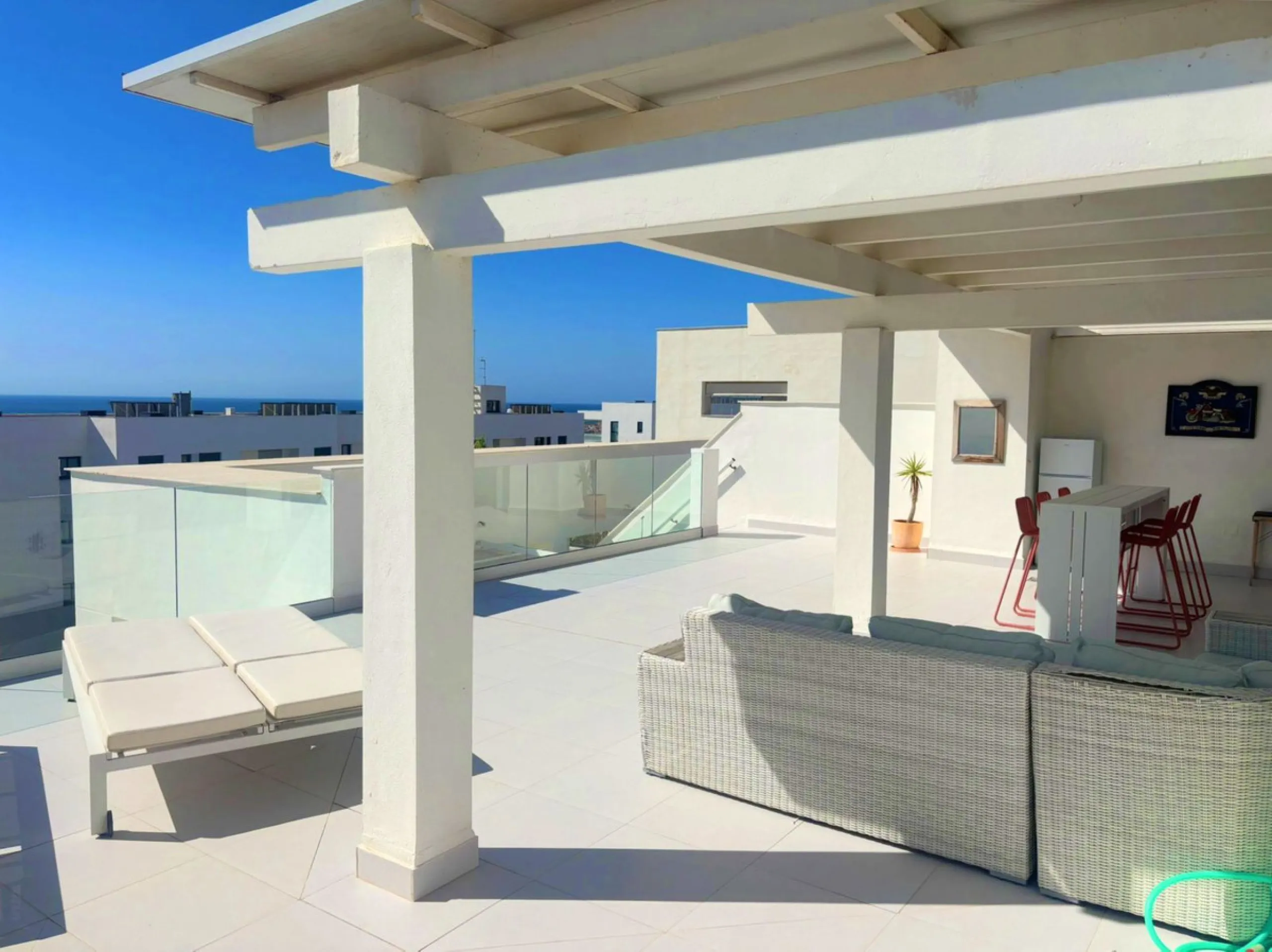 Magnificent PENTHOUSE with LARGE TERRACE and SOLARIUM. Facing southeast, this stunning property enjoys WONDERFUL SEA and GOLF VIEWS. Located in a well-maintained urbanization, it sits in one of the most sought-after areas, surrounded by prestigious golf c