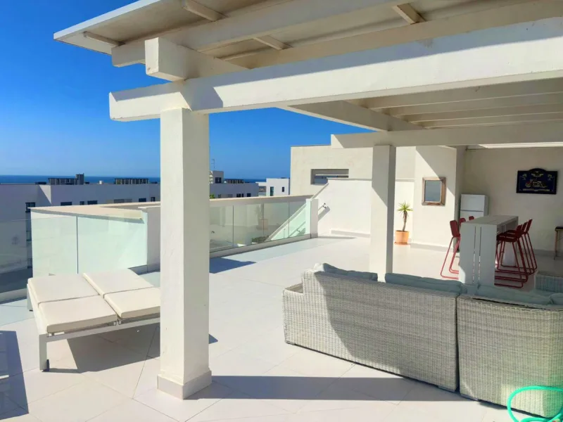 Magnificent PENTHOUSE with LARGE TERRACE and SOLARIUM. Facing southeast, this stunning property enjoys WONDERFUL SEA and GOLF VIEWS. Located in a well-maintained urbanization, it sits in one of the most sought-after areas, surrounded by prestigious golf c