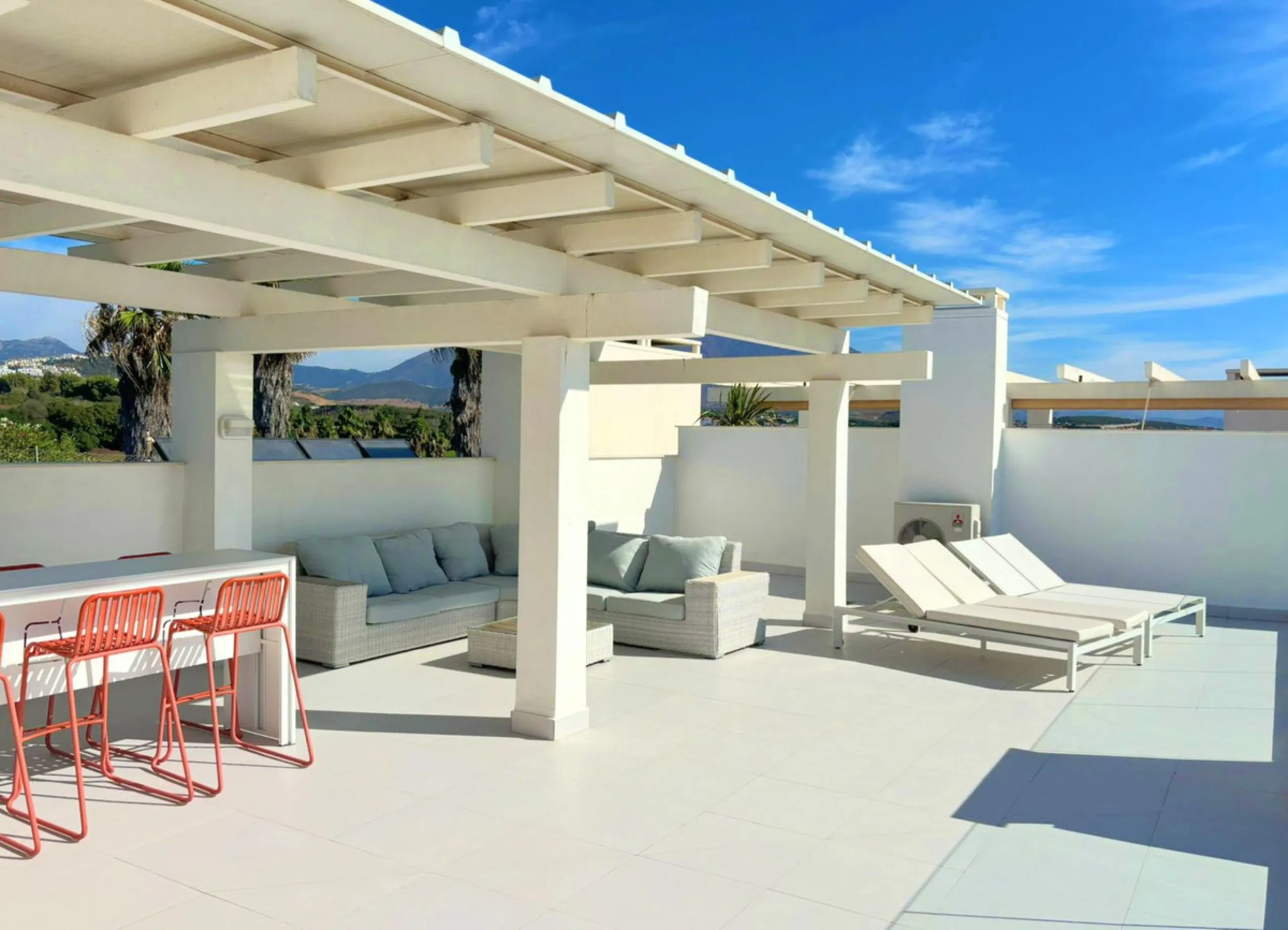 Magnificent PENTHOUSE with LARGE TERRACE and SOLARIUM. Facing southeast, this stunning property enjoys WONDERFUL SEA and GOLF VIEWS. Located in a well-maintained urbanization, it sits in one of the most sought-after areas, surrounded by prestigious golf c