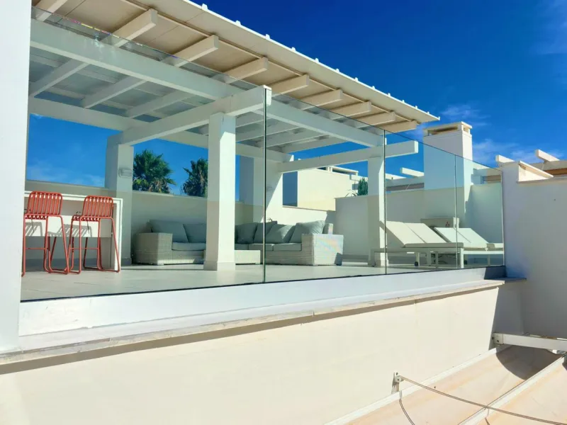 Magnificent PENTHOUSE with LARGE TERRACE and SOLARIUM. Facing southeast, this stunning property enjoys WONDERFUL SEA and GOLF VIEWS. Located in a well-maintained urbanization, it sits in one of the most sought-after areas, surrounded by prestigious golf c