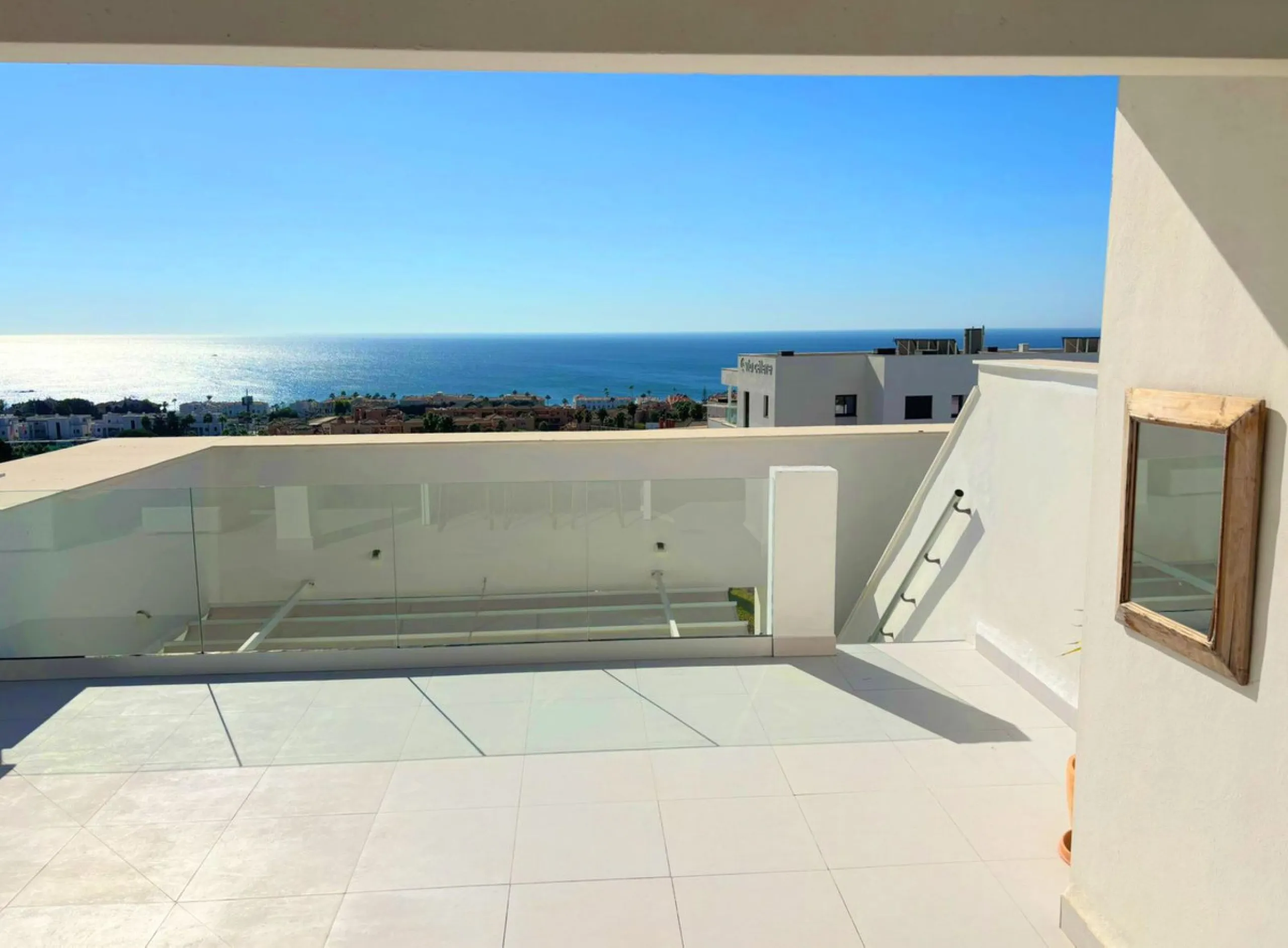 Magnificent PENTHOUSE with LARGE TERRACE and SOLARIUM. Facing southeast, this stunning property enjoys WONDERFUL SEA and GOLF VIEWS. Located in a well-maintained urbanization, it sits in one of the most sought-after areas, surrounded by prestigious golf c