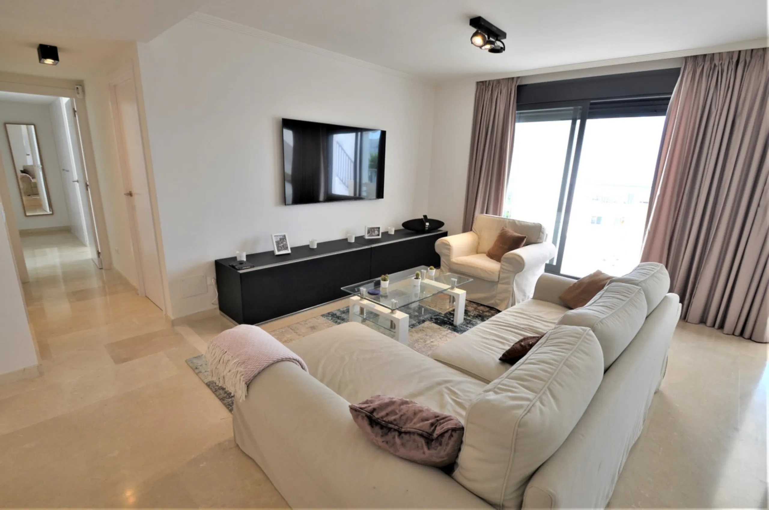 Magnificent PENTHOUSE with LARGE TERRACE and SOLARIUM. Facing southeast, this stunning property enjoys WONDERFUL SEA and GOLF VIEWS. Located in a well-maintained urbanization, it sits in one of the most sought-after areas, surrounded by prestigious golf c