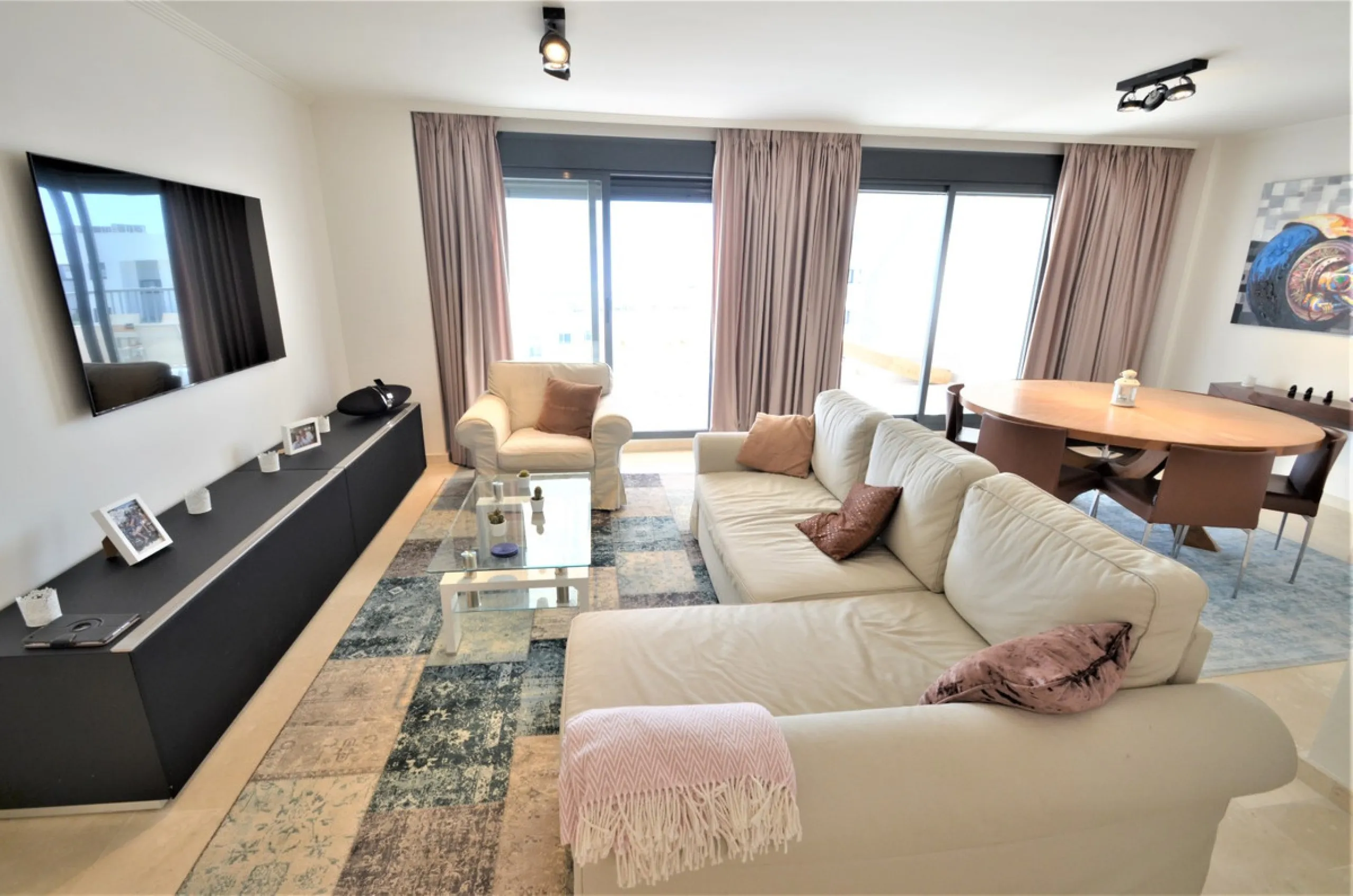 Magnificent PENTHOUSE with LARGE TERRACE and SOLARIUM. Facing southeast, this stunning property enjoys WONDERFUL SEA and GOLF VIEWS. Located in a well-maintained urbanization, it sits in one of the most sought-after areas, surrounded by prestigious golf c