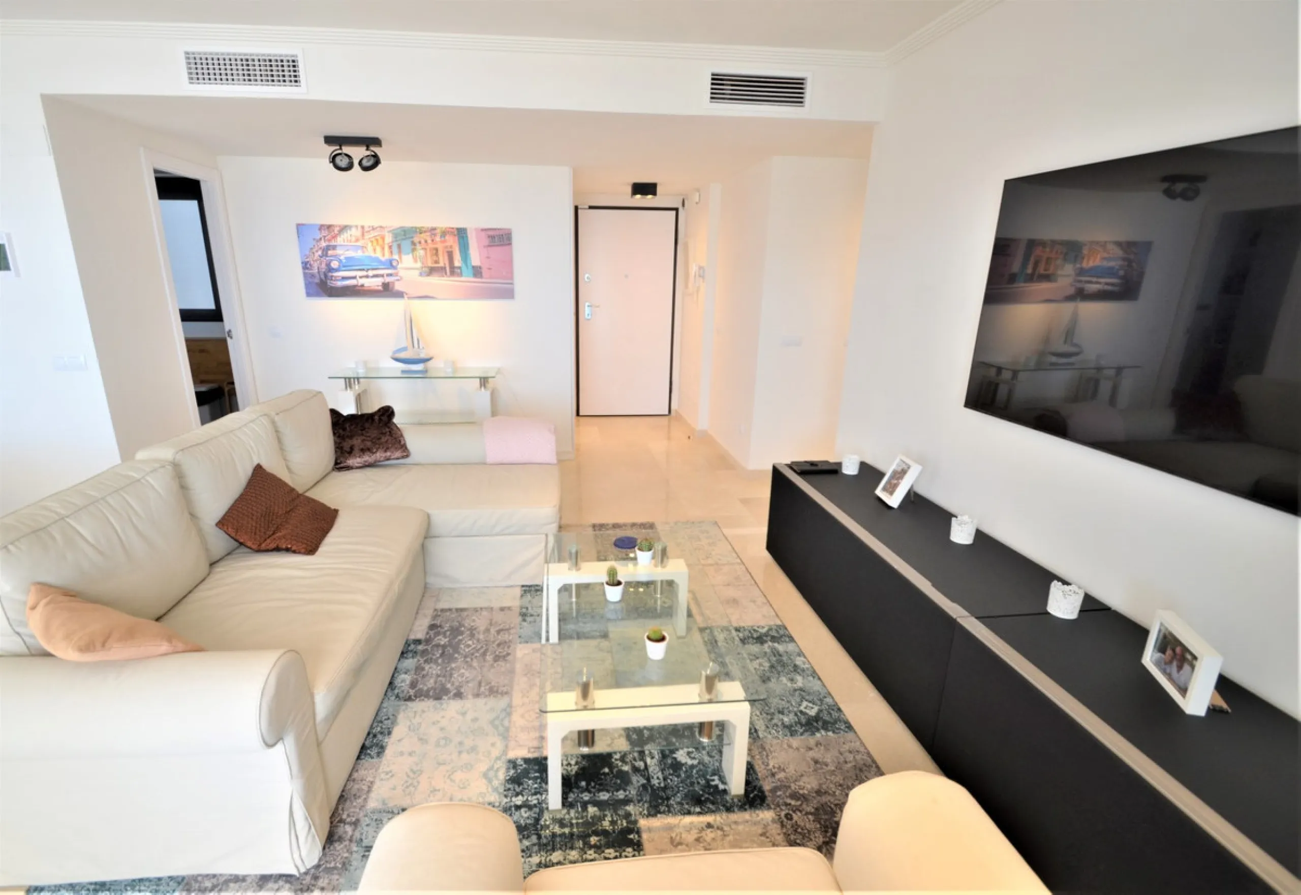 Magnificent PENTHOUSE with LARGE TERRACE and SOLARIUM. Facing southeast, this stunning property enjoys WONDERFUL SEA and GOLF VIEWS. Located in a well-maintained urbanization, it sits in one of the most sought-after areas, surrounded by prestigious golf c