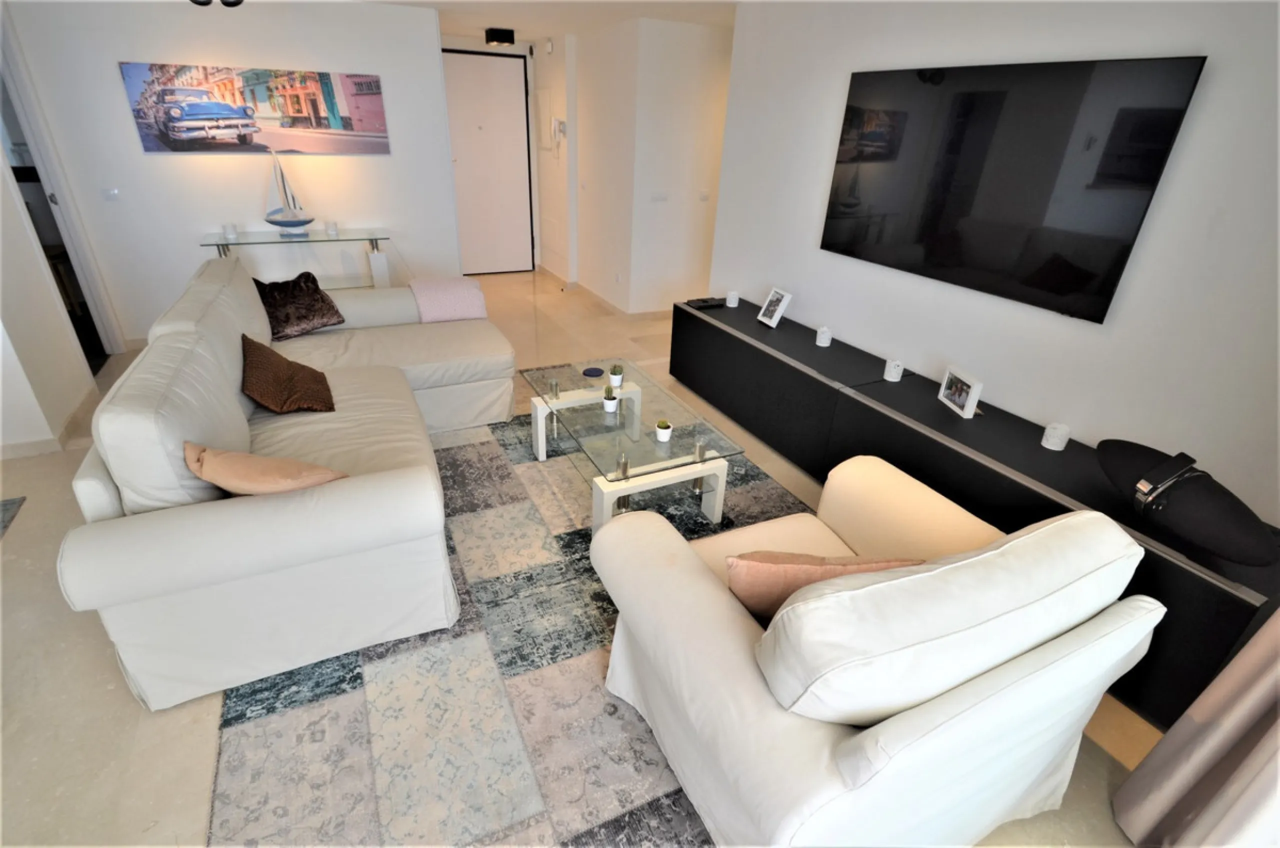 Magnificent PENTHOUSE with LARGE TERRACE and SOLARIUM. Facing southeast, this stunning property enjoys WONDERFUL SEA and GOLF VIEWS. Located in a well-maintained urbanization, it sits in one of the most sought-after areas, surrounded by prestigious golf c