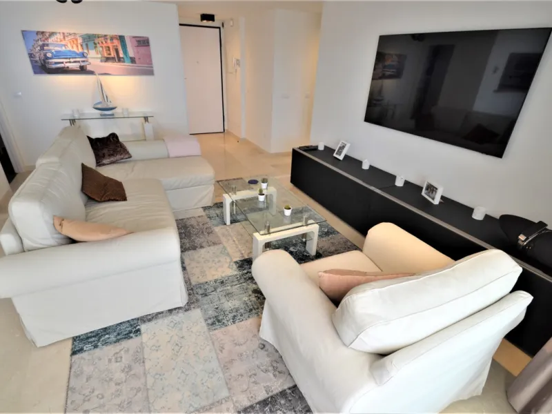 Magnificent PENTHOUSE with LARGE TERRACE and SOLARIUM. Facing southeast, this stunning property enjoys WONDERFUL SEA and GOLF VIEWS. Located in a well-maintained urbanization, it sits in one of the most sought-after areas, surrounded by prestigious golf c