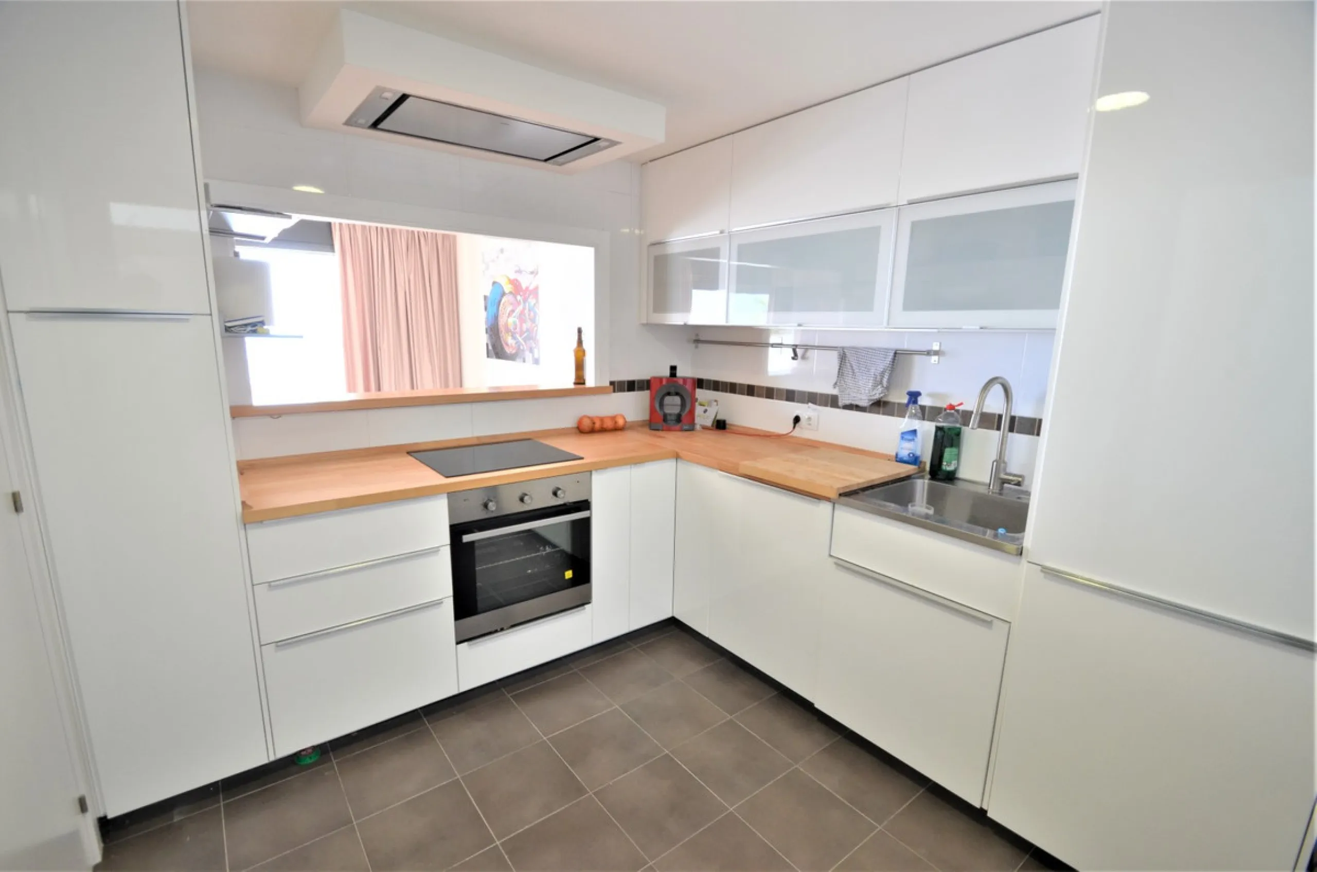 Magnificent PENTHOUSE with LARGE TERRACE and SOLARIUM. Facing southeast, this stunning property enjoys WONDERFUL SEA and GOLF VIEWS. Located in a well-maintained urbanization, it sits in one of the most sought-after areas, surrounded by prestigious golf c