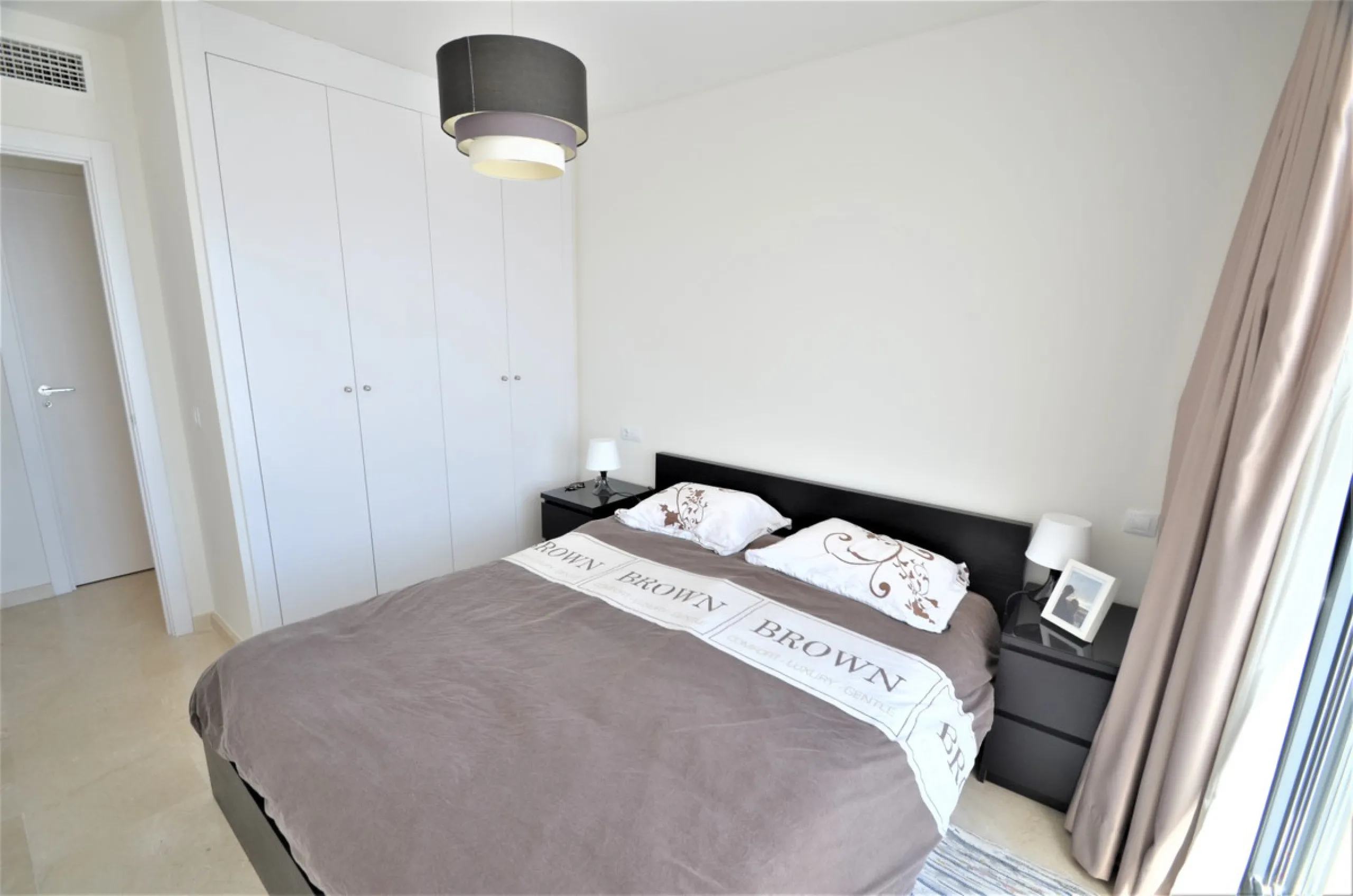 Magnificent PENTHOUSE with LARGE TERRACE and SOLARIUM. Facing southeast, this stunning property enjoys WONDERFUL SEA and GOLF VIEWS. Located in a well-maintained urbanization, it sits in one of the most sought-after areas, surrounded by prestigious golf c