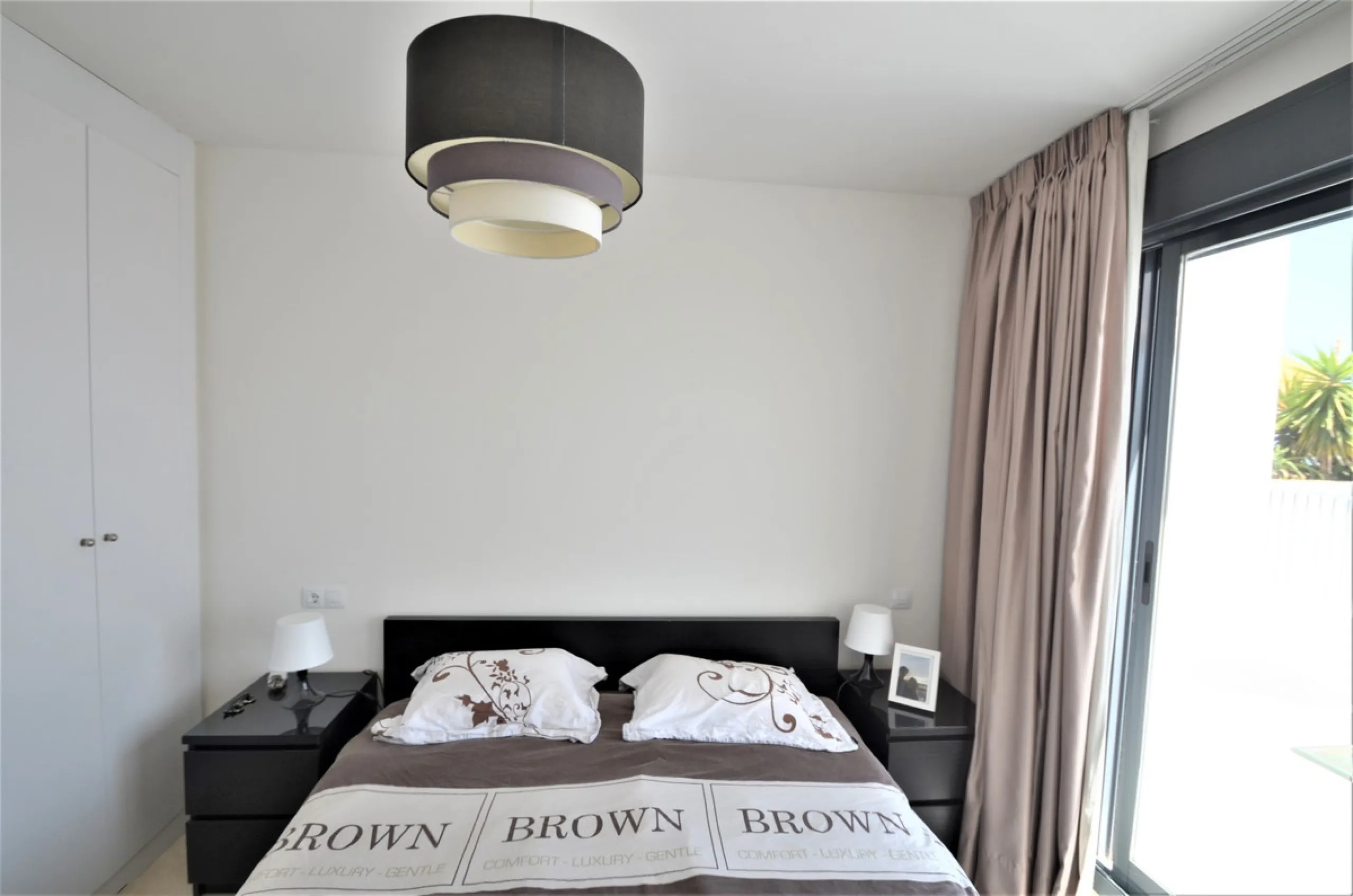 Magnificent PENTHOUSE with LARGE TERRACE and SOLARIUM. Facing southeast, this stunning property enjoys WONDERFUL SEA and GOLF VIEWS. Located in a well-maintained urbanization, it sits in one of the most sought-after areas, surrounded by prestigious golf c