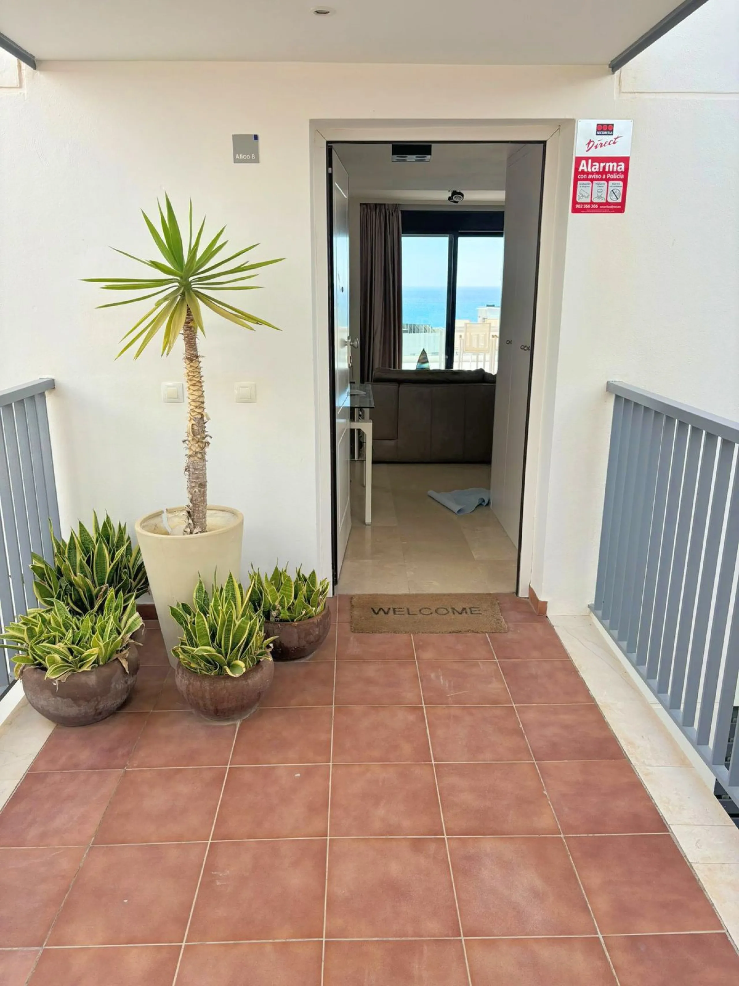 Magnificent PENTHOUSE with LARGE TERRACE and SOLARIUM. Facing southeast, this stunning property enjoys WONDERFUL SEA and GOLF VIEWS. Located in a well-maintained urbanization, it sits in one of the most sought-after areas, surrounded by prestigious golf c