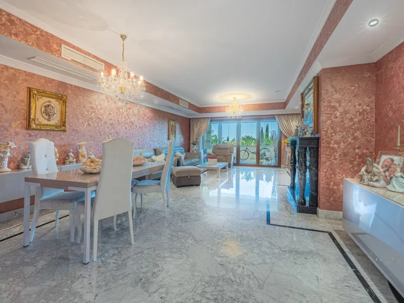 This spacious apartment is located within an exclusive development in Las Lomas del Marbella Club, on Marbella's prestigious Golden Mile — just 2 minutes from Puente Romano and the beach.