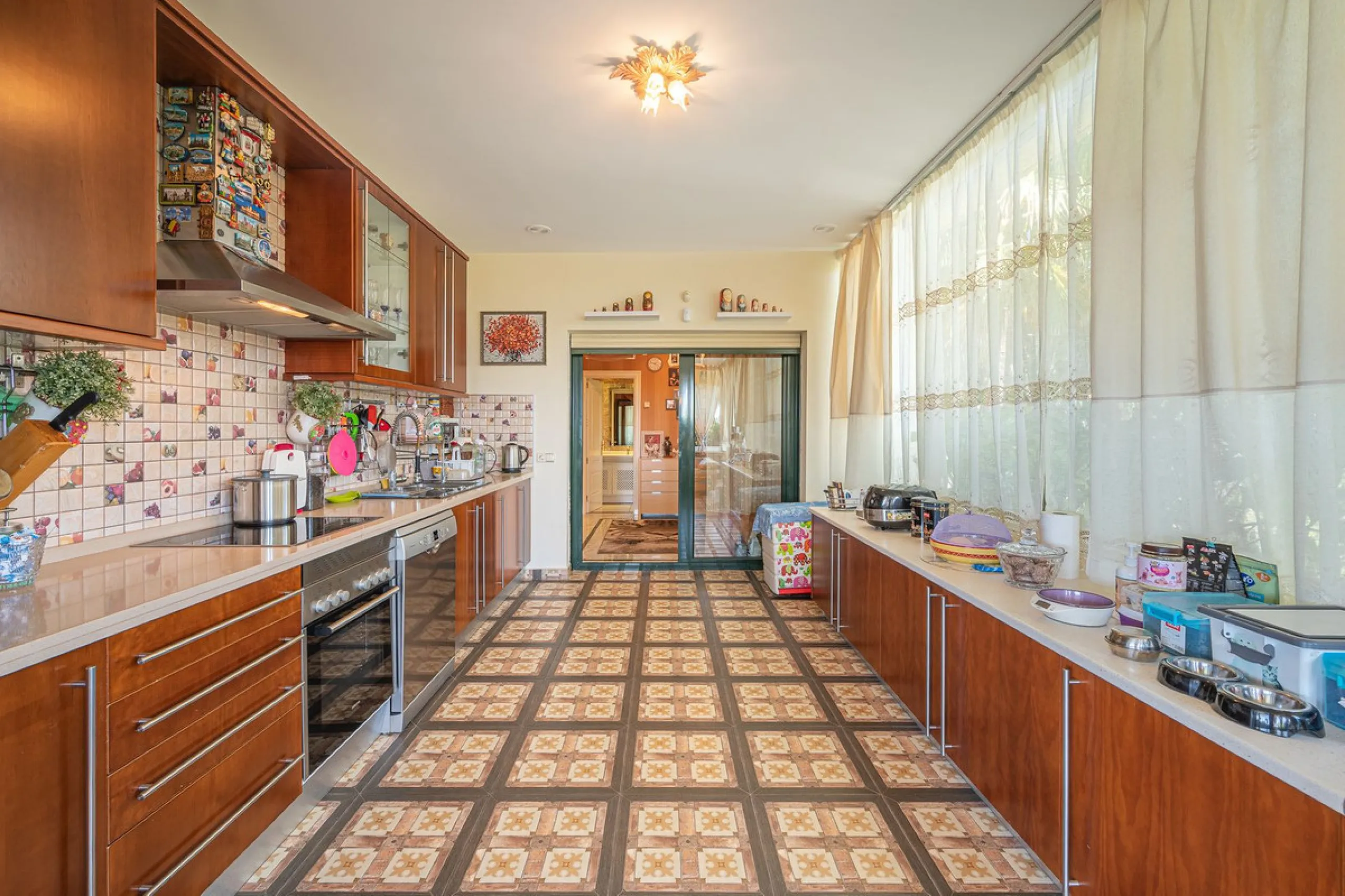 This spacious apartment is located within an exclusive development in Las Lomas del Marbella Club, on Marbella's prestigious Golden Mile — just 2 minutes from Puente Romano and the beach.