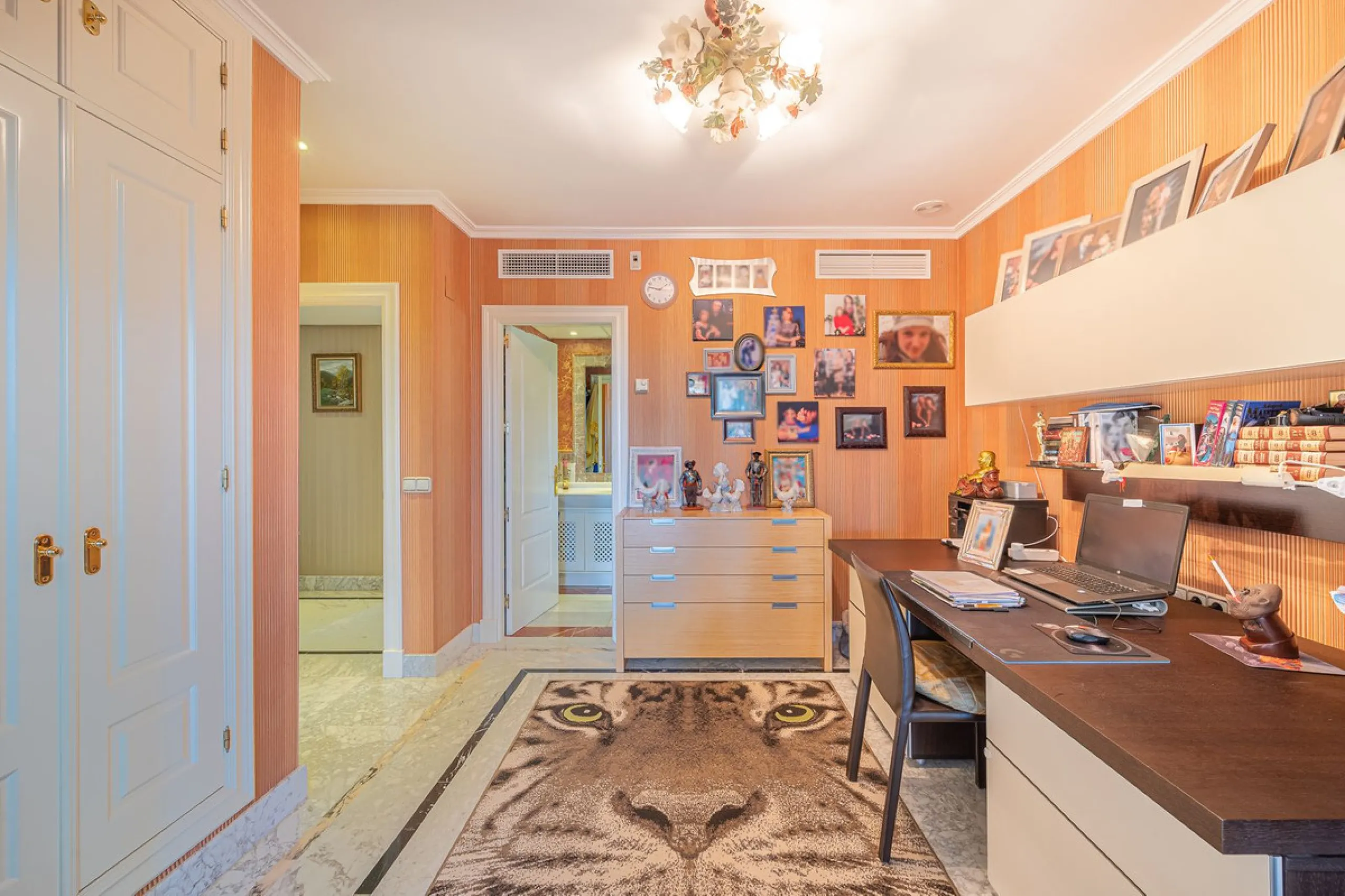 This spacious apartment is located within an exclusive development in Las Lomas del Marbella Club, on Marbella's prestigious Golden Mile — just 2 minutes from Puente Romano and the beach.