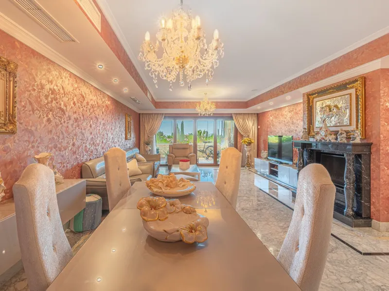 This spacious apartment is located within an exclusive development in Las Lomas del Marbella Club, on Marbella's prestigious Golden Mile — just 2 minutes from Puente Romano and the beach.