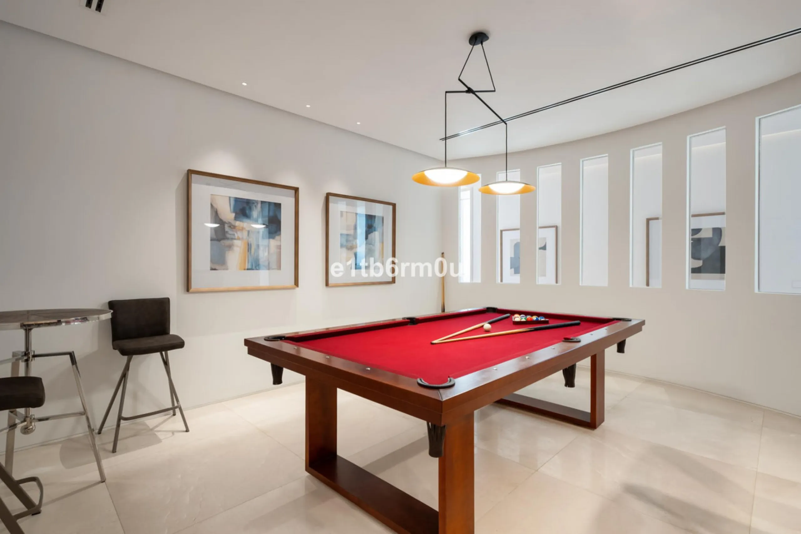 Exquisite Contemporary Five-Bedroom Villa with Panoramic Platform Setting in the heart of La Quinta, Benahavís. Surrounded by top-tier golf courses and just minutes from Puerto Banús, Marbella, and pristine beaches, this home delivers the ultimate Costa d