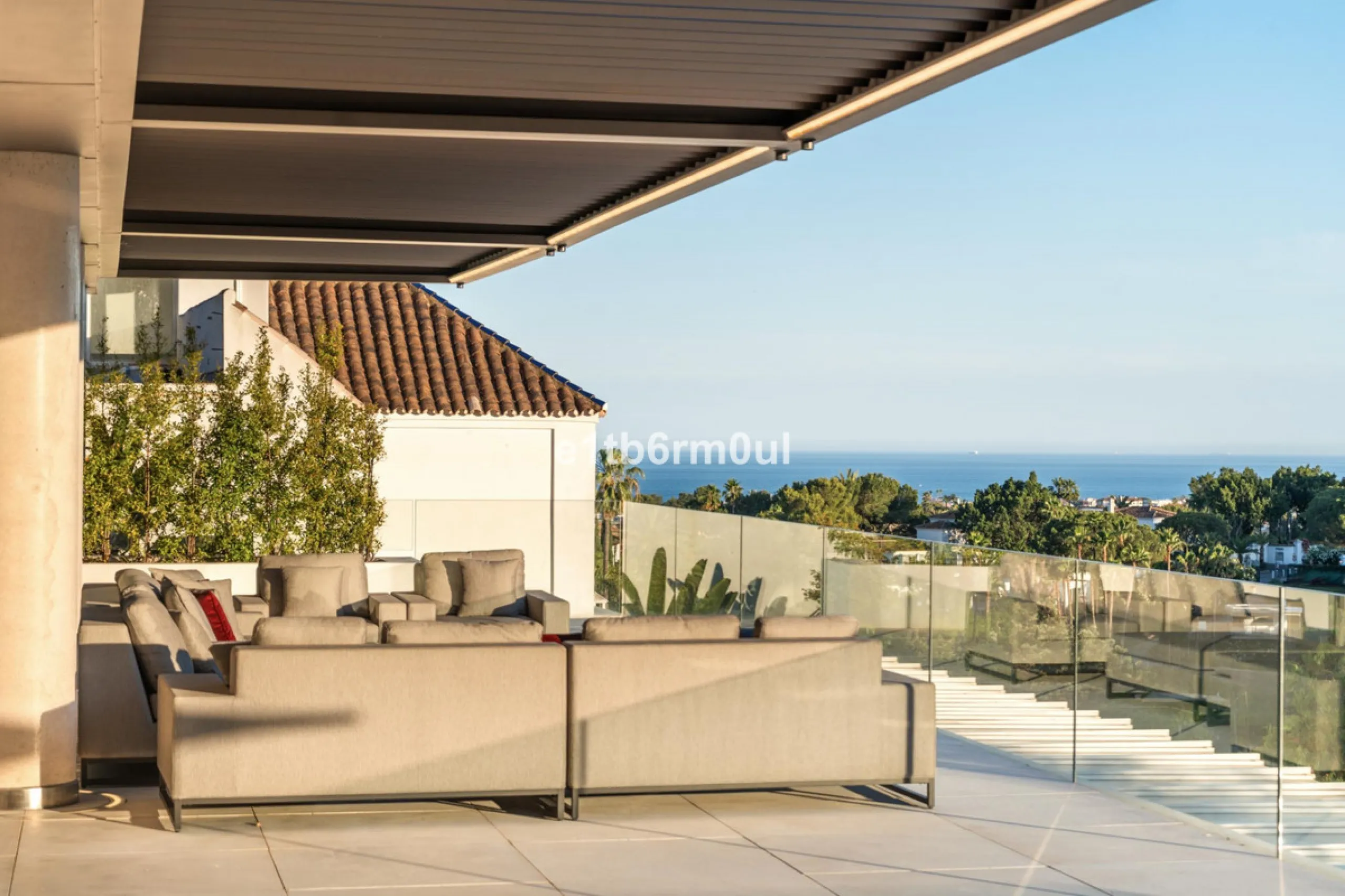 Exquisite Contemporary Five-Bedroom Villa with Panoramic Platform Setting in the heart of La Quinta, Benahavís. Surrounded by top-tier golf courses and just minutes from Puerto Banús, Marbella, and pristine beaches, this home delivers the ultimate Costa d