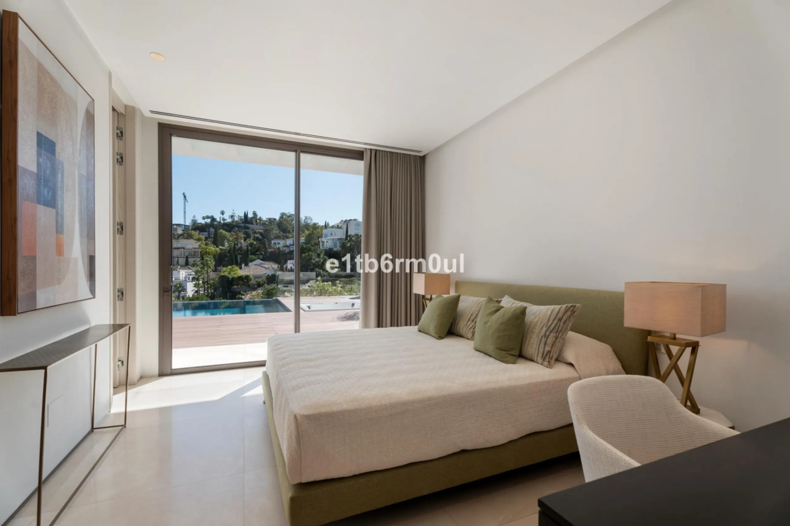 Exquisite Contemporary Five-Bedroom Villa with Panoramic Platform Setting in the heart of La Quinta, Benahavís. Surrounded by top-tier golf courses and just minutes from Puerto Banús, Marbella, and pristine beaches, this home delivers the ultimate Costa d