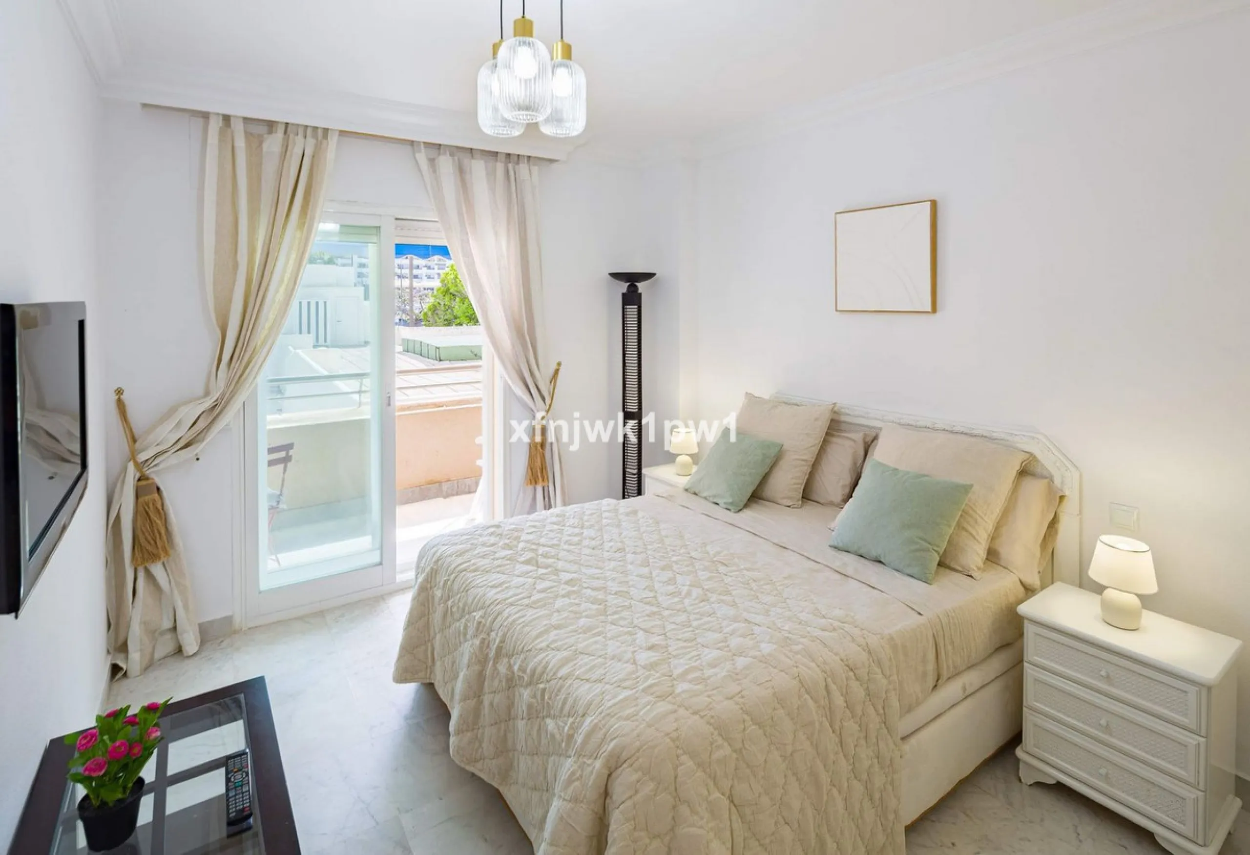 Fantastic two-bedroom apartment for sale in the highly sought-after Marina Banús residential complex, located in the heart of Puerto Banús, Marbella. This modern and spacious property offers the perfect combination of lifestyle, comfort, and investment va